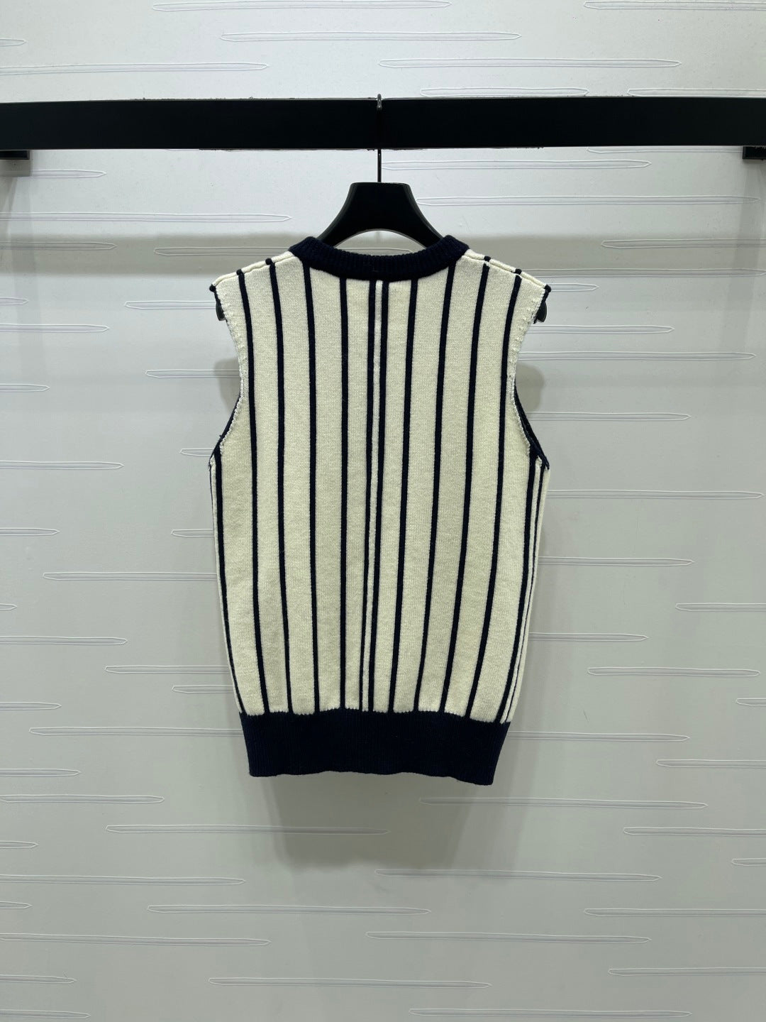 26FW New Vertical-Stripe V-Neck Knit Vest
