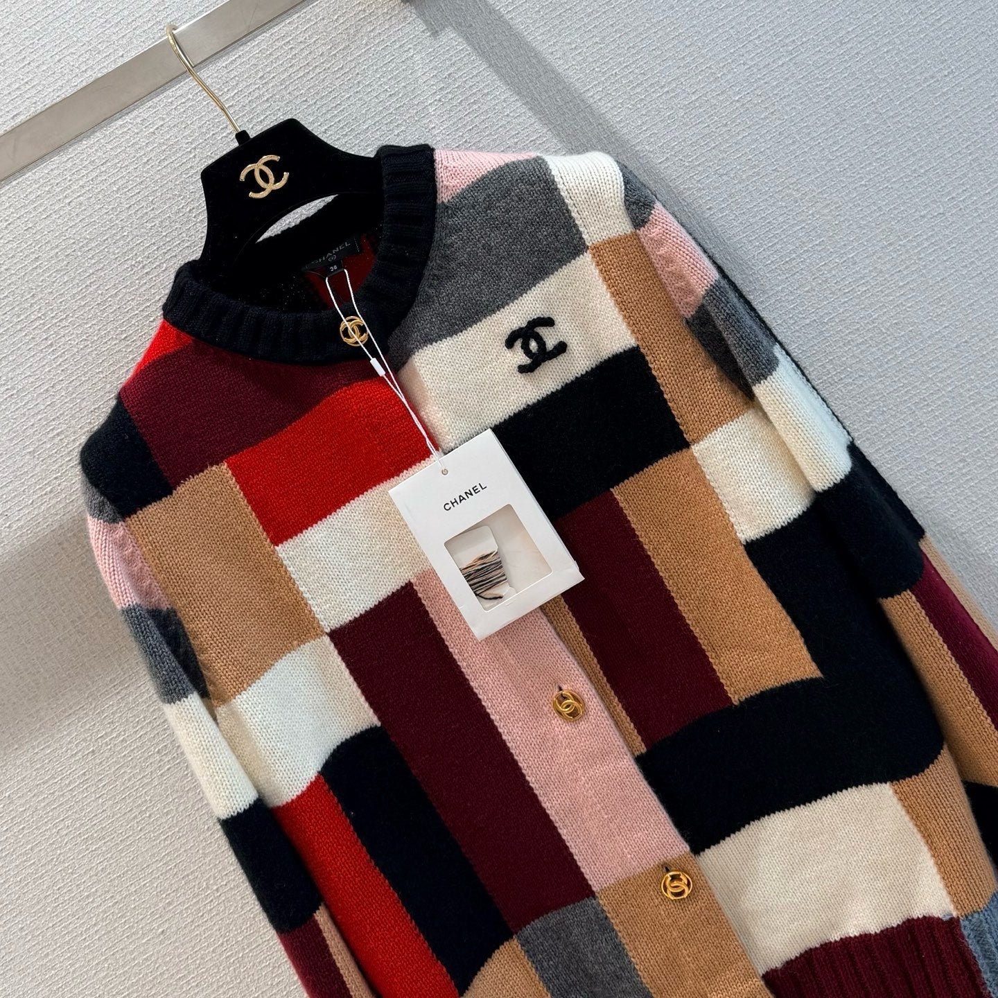 26FW New Color-Block Cashmere Cardigan with Metal Buckle