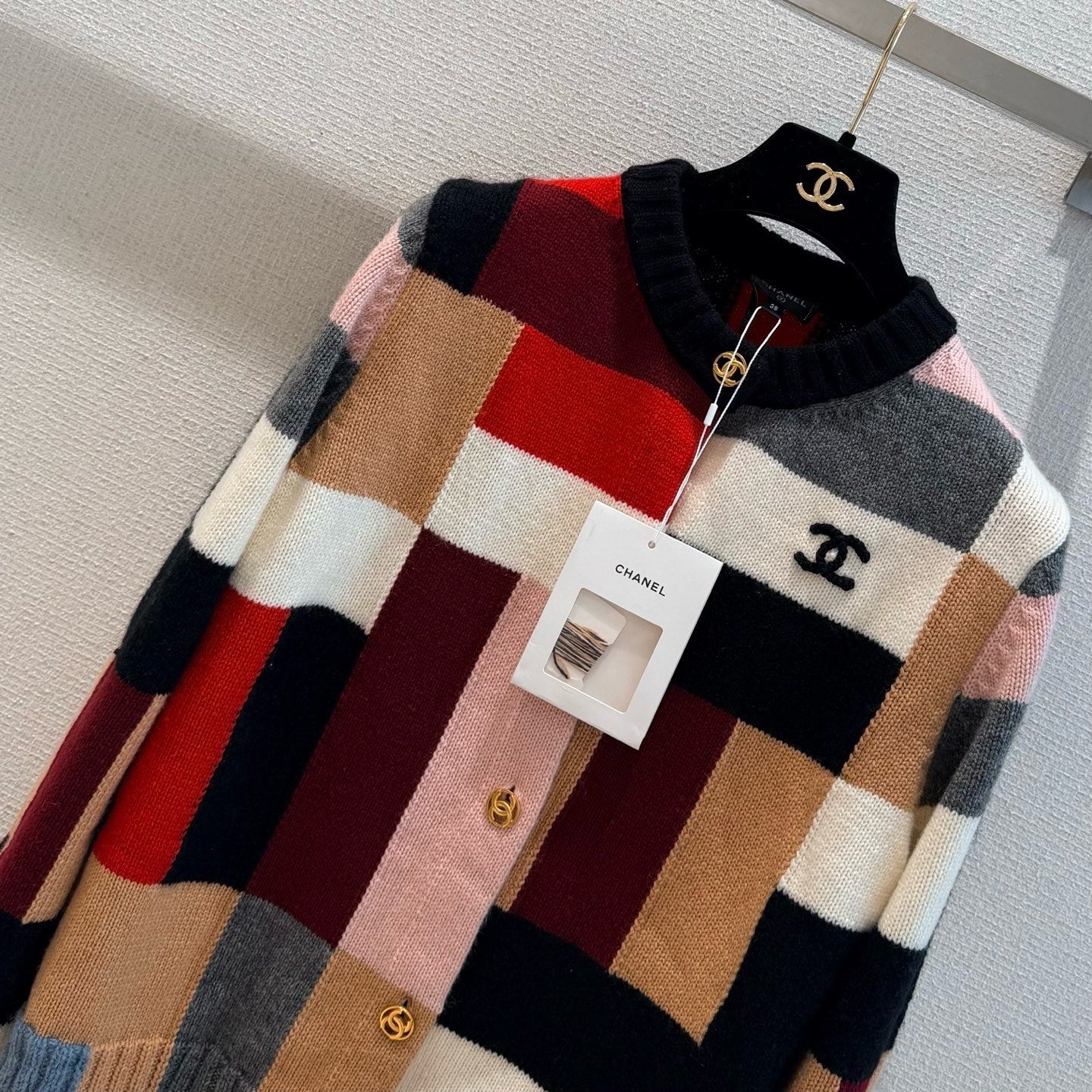 26FW New Color-Block Cashmere Cardigan with Metal Buckle