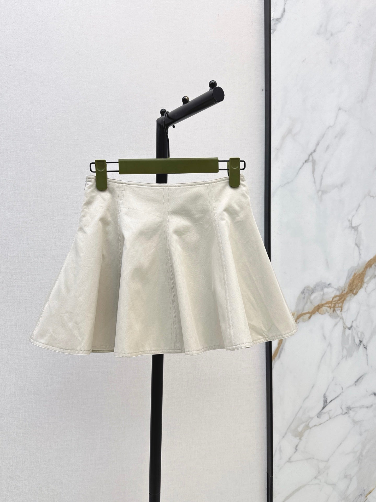 26FW New Fishtail Ruffle-Hem Mini Skirt 🖤