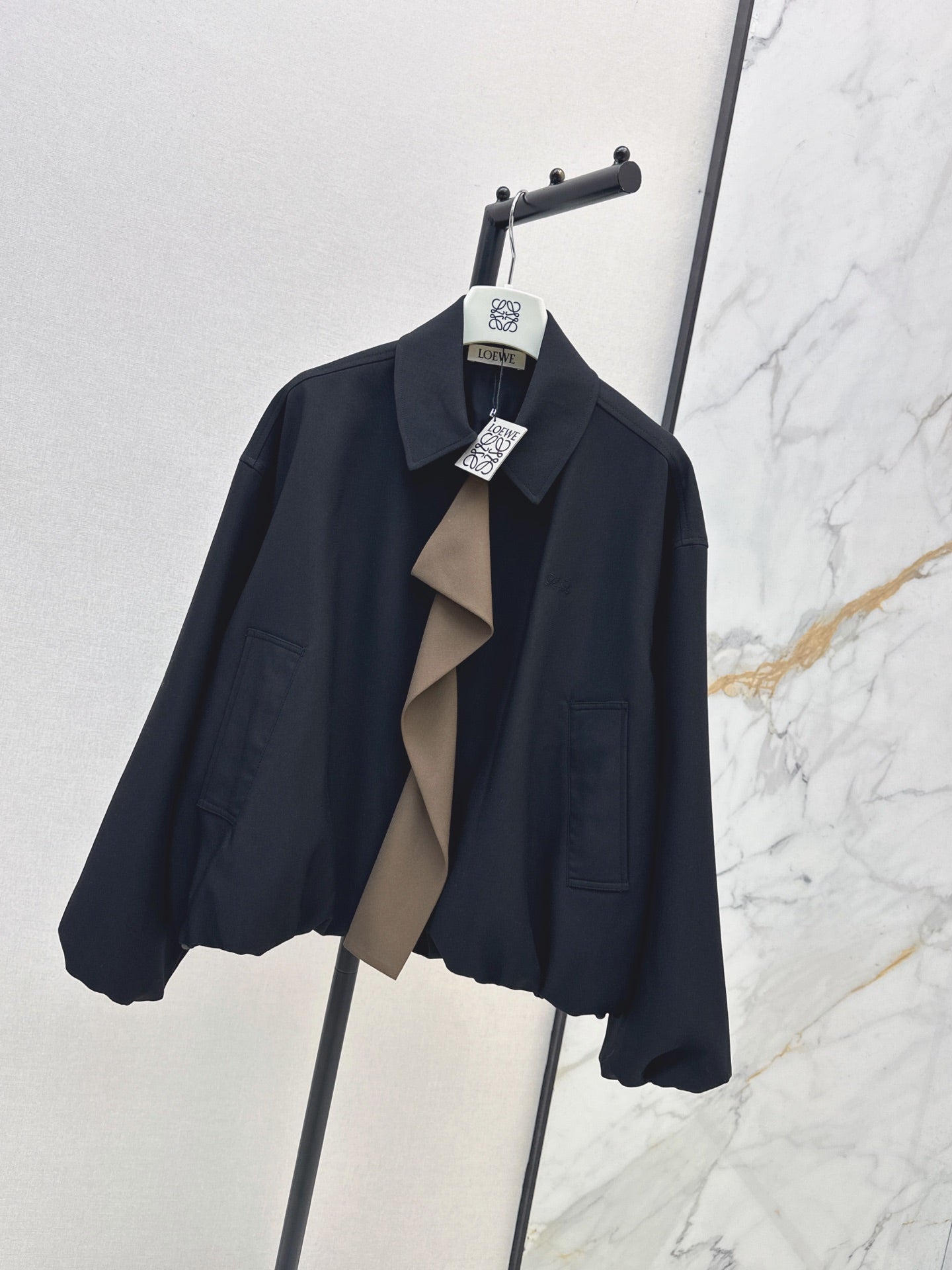 26FW New Oversized Jacket with Contrasting Ruffled Collar 🖤