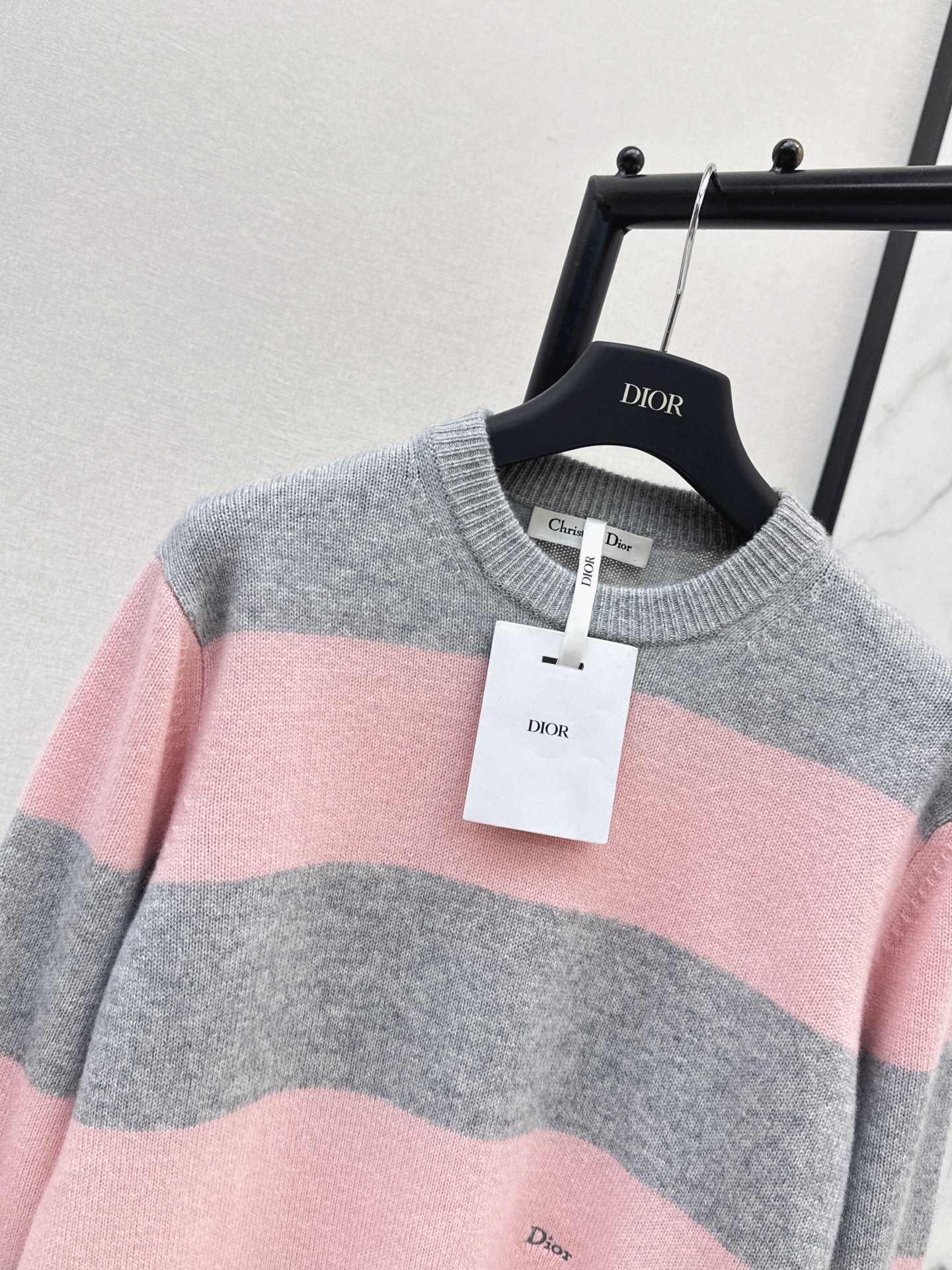 26FW New Grey-Pink Striped Crew-Neck Sweater 🤍