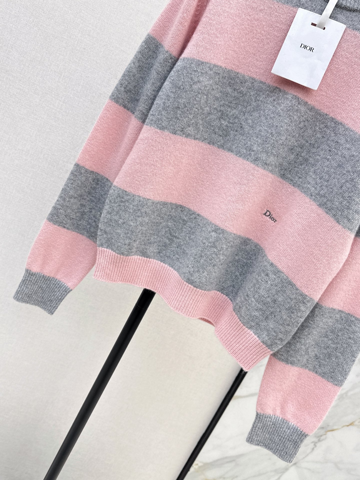 26FW New Grey-Pink Striped Crew-Neck Sweater 🤍