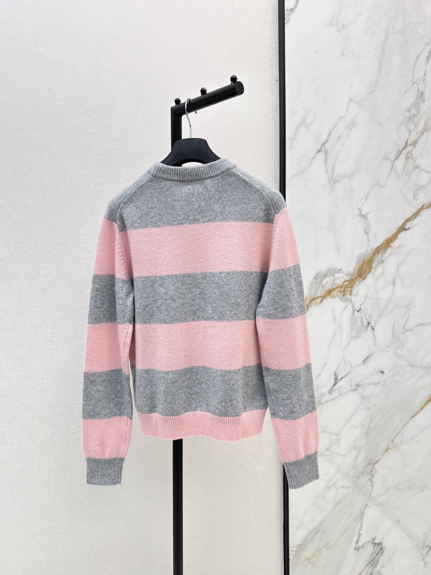 26FW New Grey-Pink Striped Crew-Neck Sweater 🤍