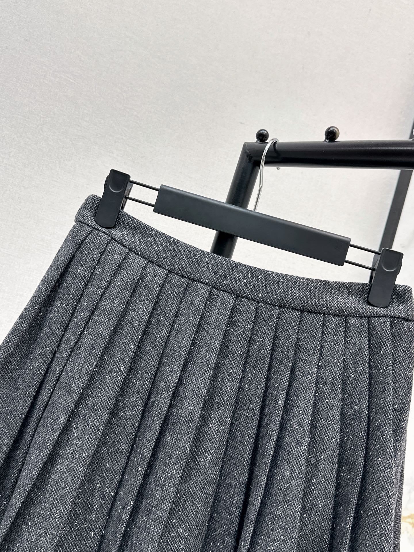 26FW New Elegant & Sophisticated Midi Skirt 🖤
