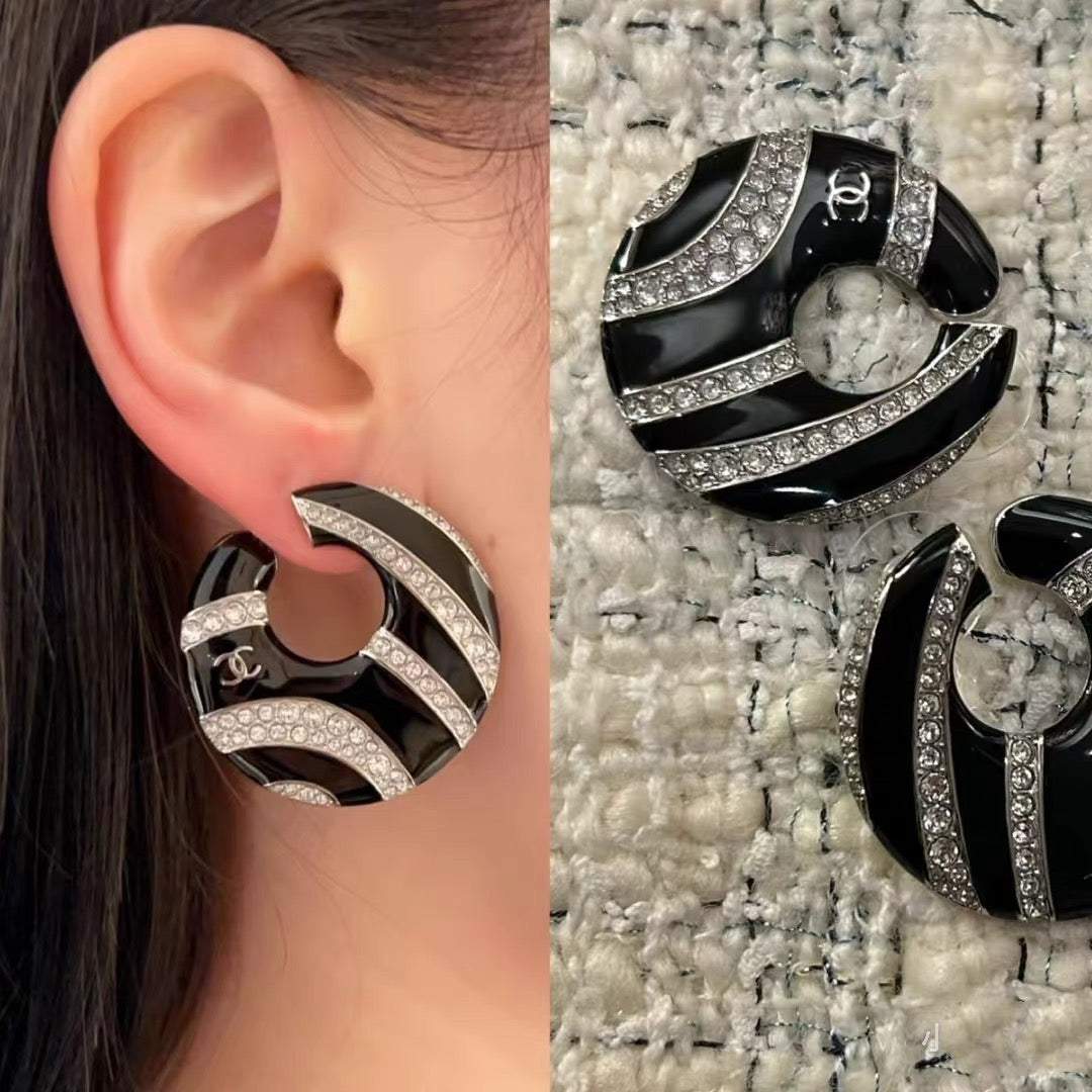 ❤️‍🔥Limited edition❤️‍🔥26FW New Limited-Edition Zebra-Print Double-C Stud Earrings