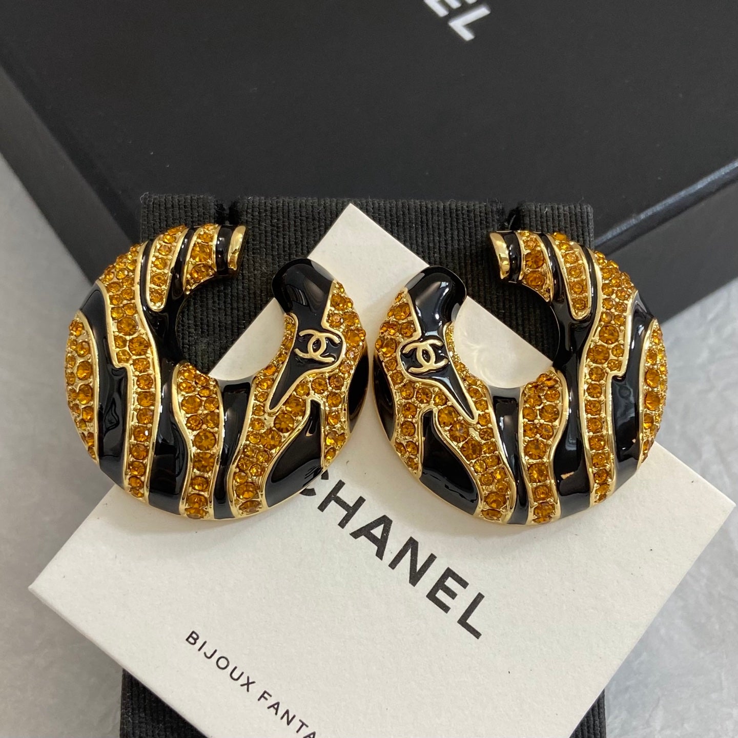 ❤️‍🔥Limited edition❤️‍🔥26FW New Limited-Edition Zebra-Print Double-C Stud Earrings