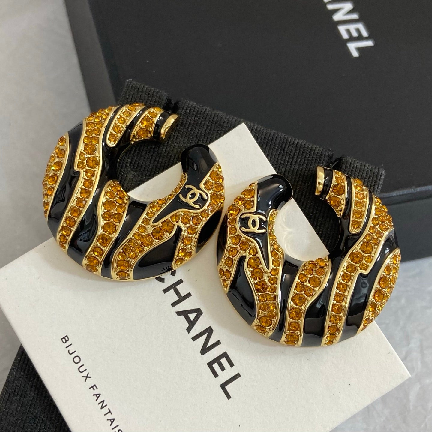 ❤️‍🔥Limited edition❤️‍🔥26FW New Limited-Edition Zebra-Print Double-C Stud Earrings