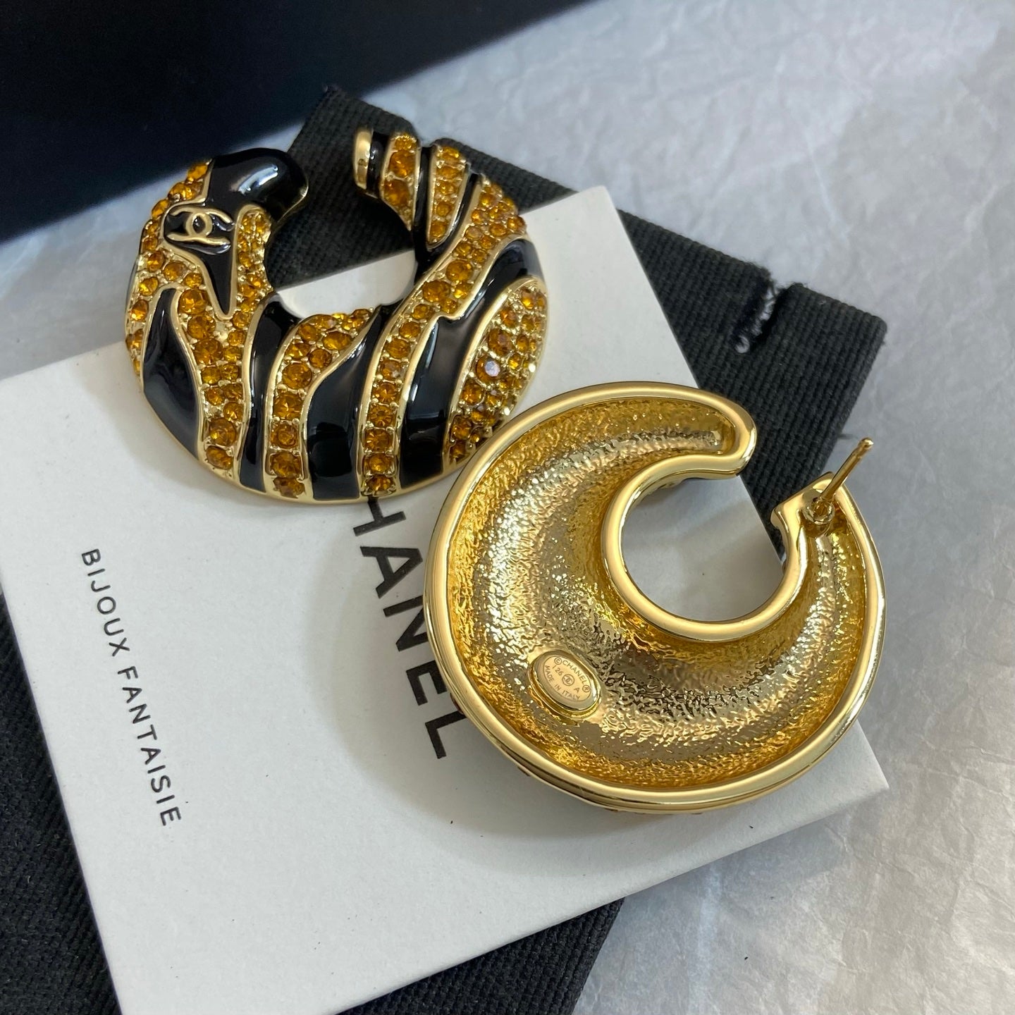 ❤️‍🔥Limited edition❤️‍🔥26FW New Limited-Edition Zebra-Print Double-C Stud Earrings