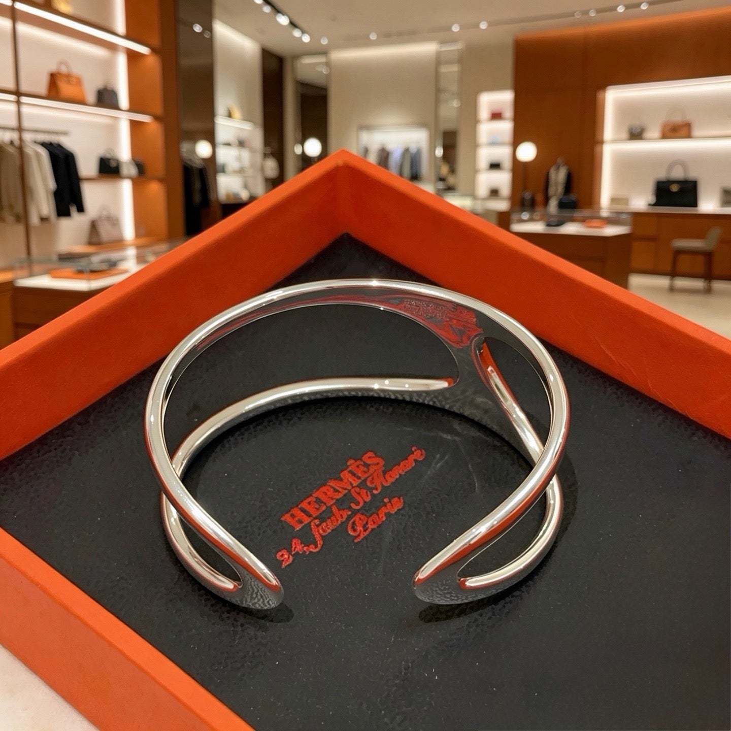 26FW New Self-Adjusting Open Cuff Bracelet
