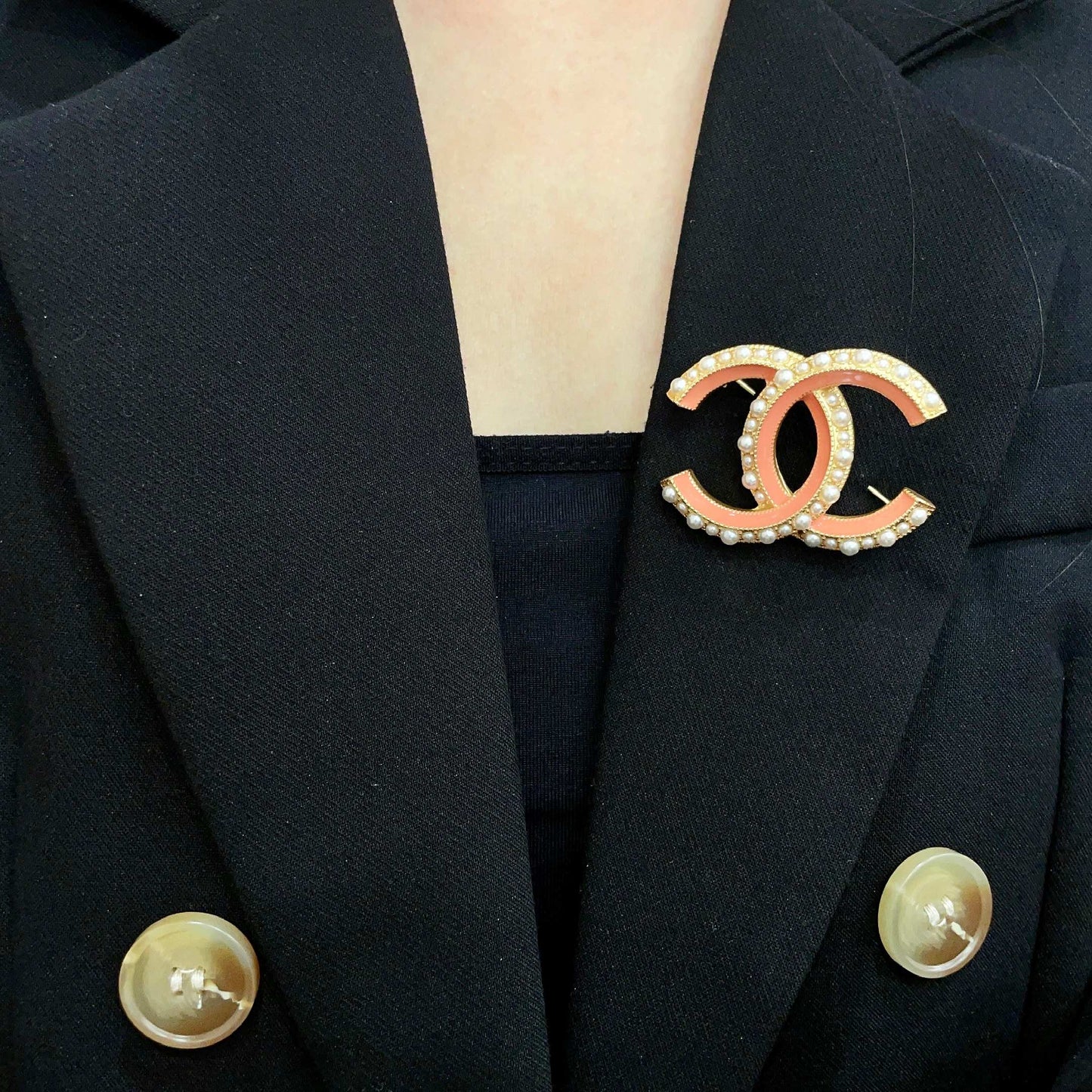 26FW New Classic Pearl Double-C Brooch