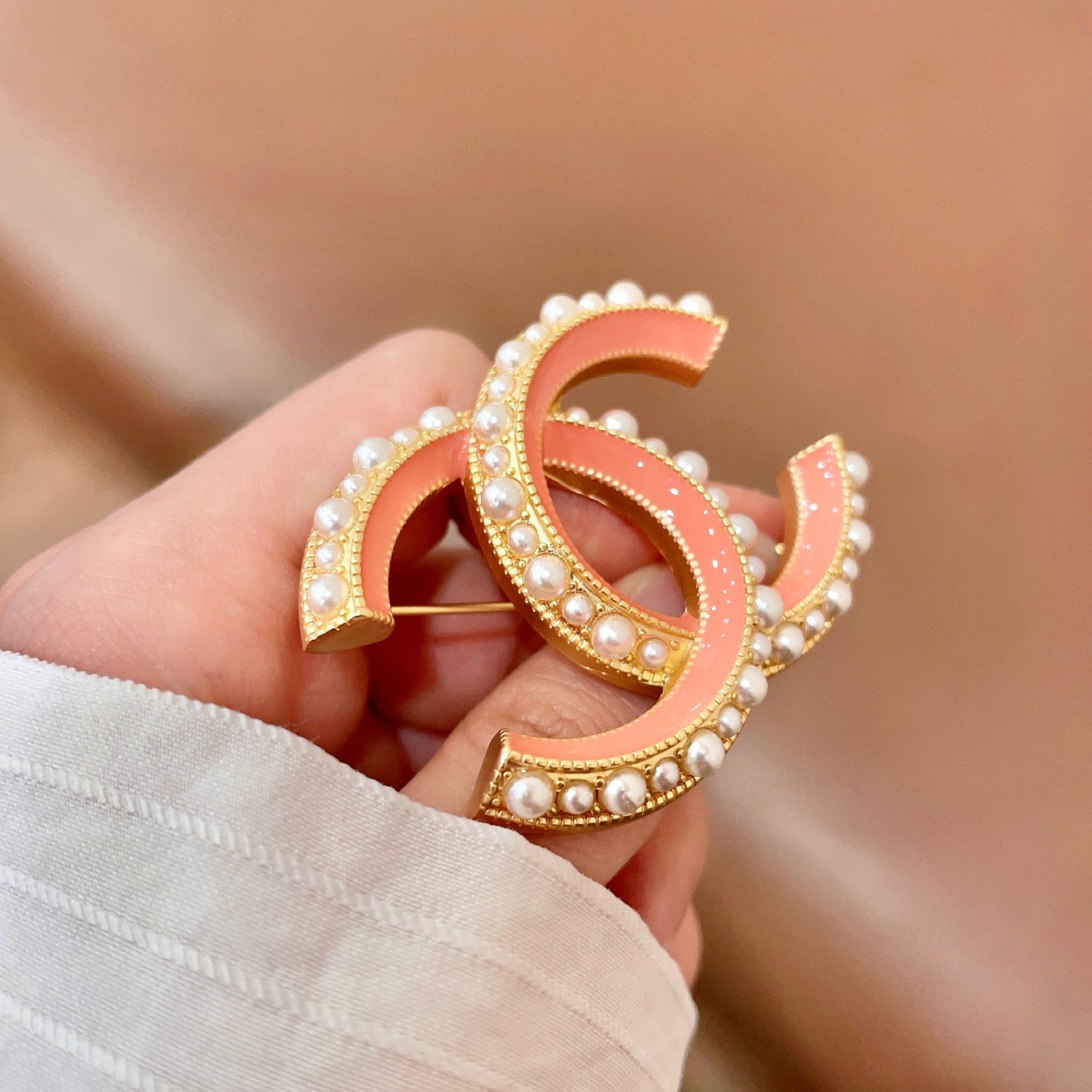 26FW New Classic Pearl Double-C Brooch