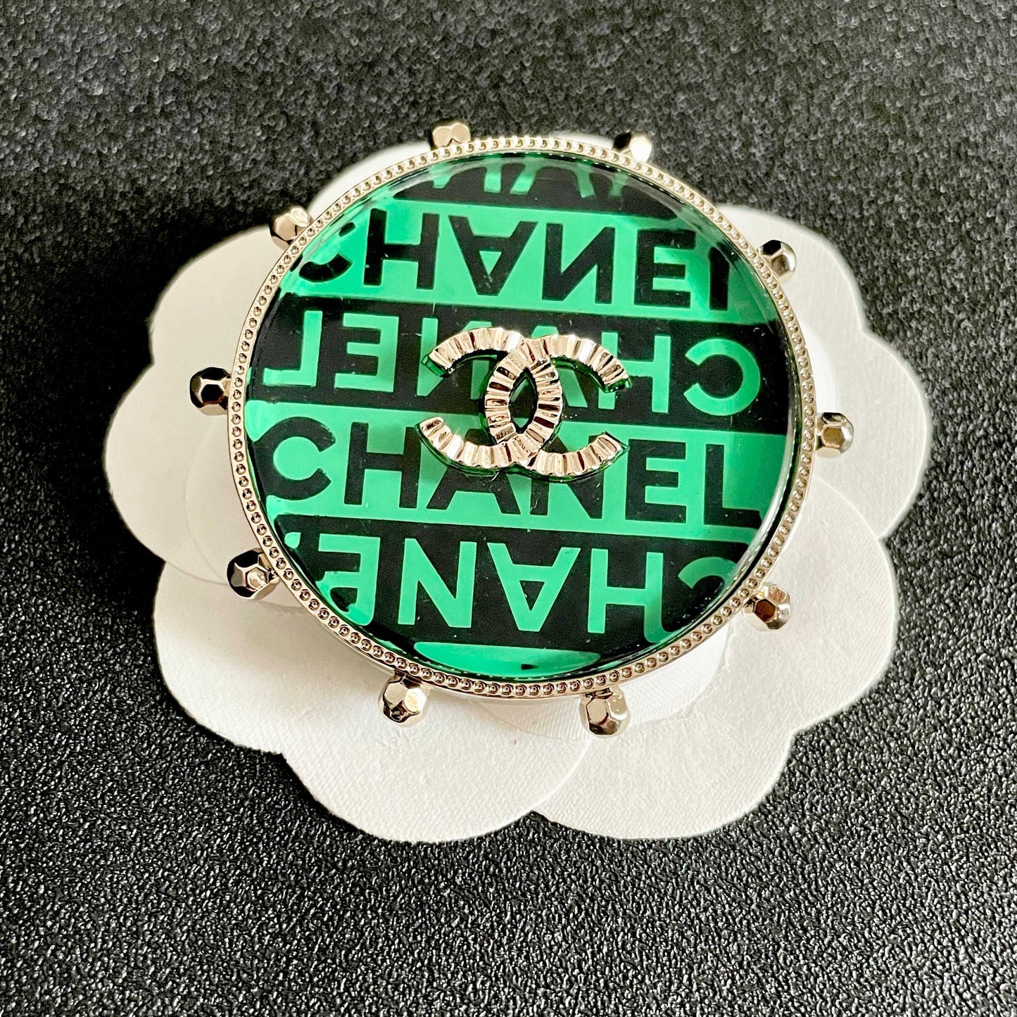 26FW New Letter Double-C Brooch