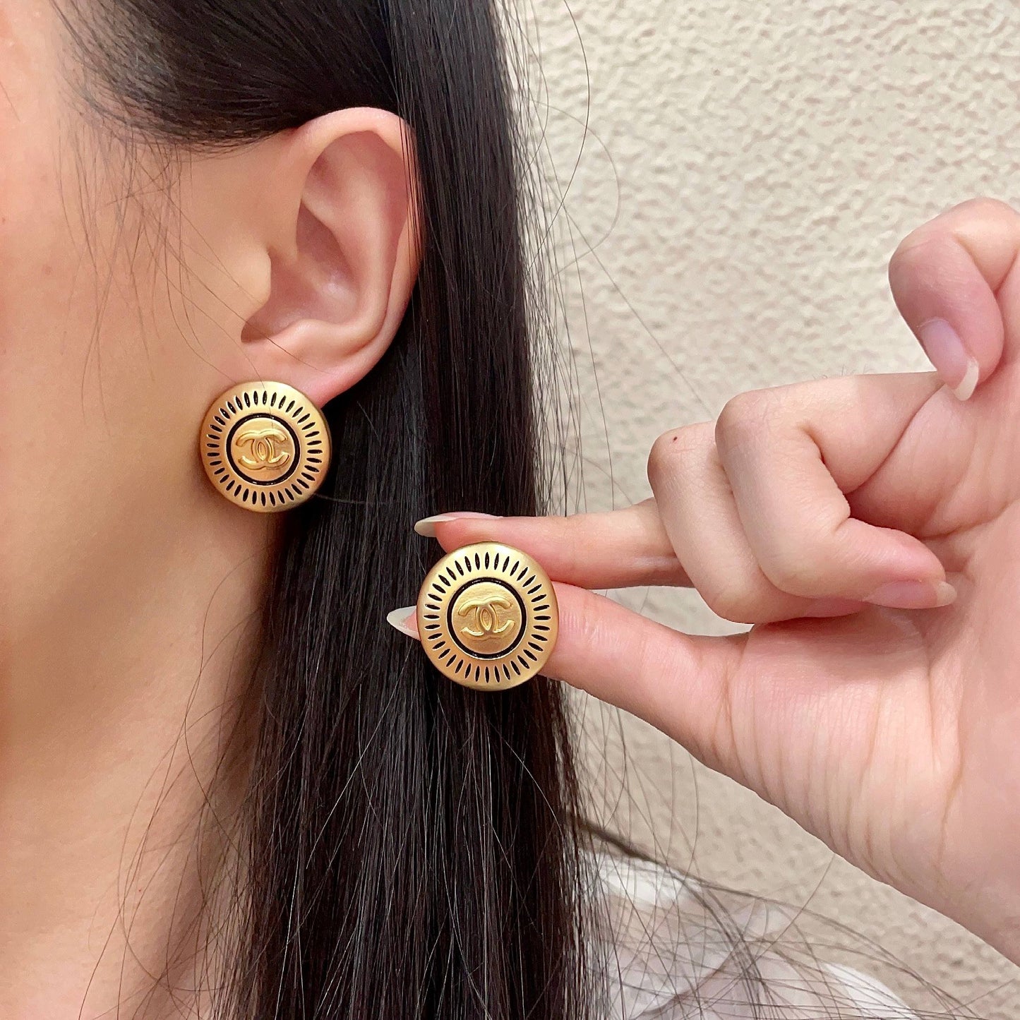 26FW New Classic Double-C Stud Earrings ✨