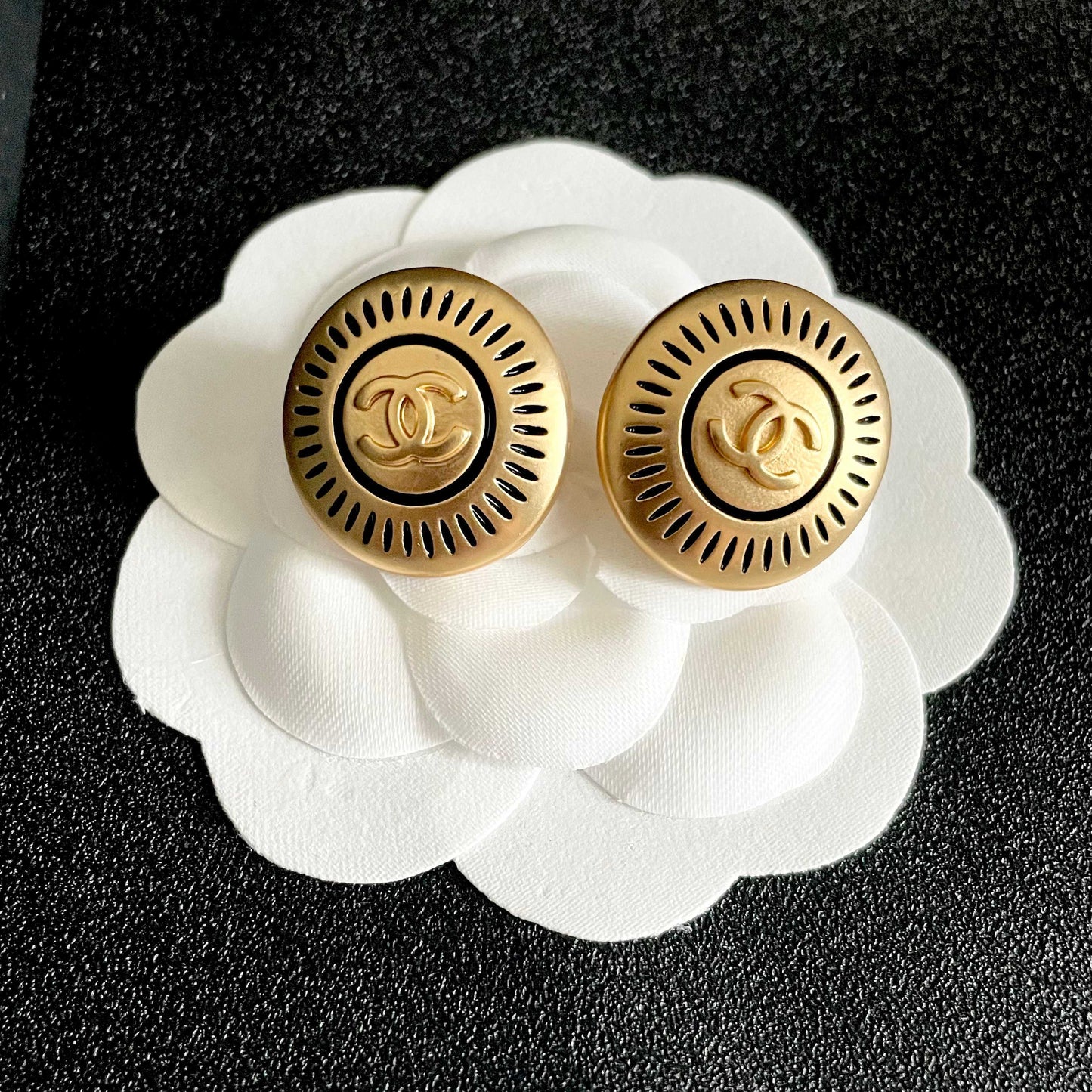 26FW New Classic Double-C Stud Earrings ✨