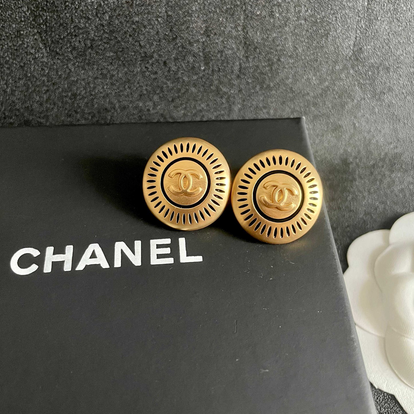 26FW New Classic Double-C Stud Earrings ✨