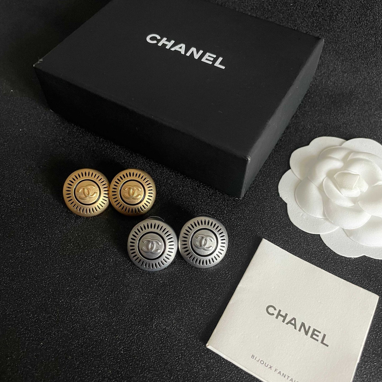 26FW New Classic Double-C Stud Earrings ✨