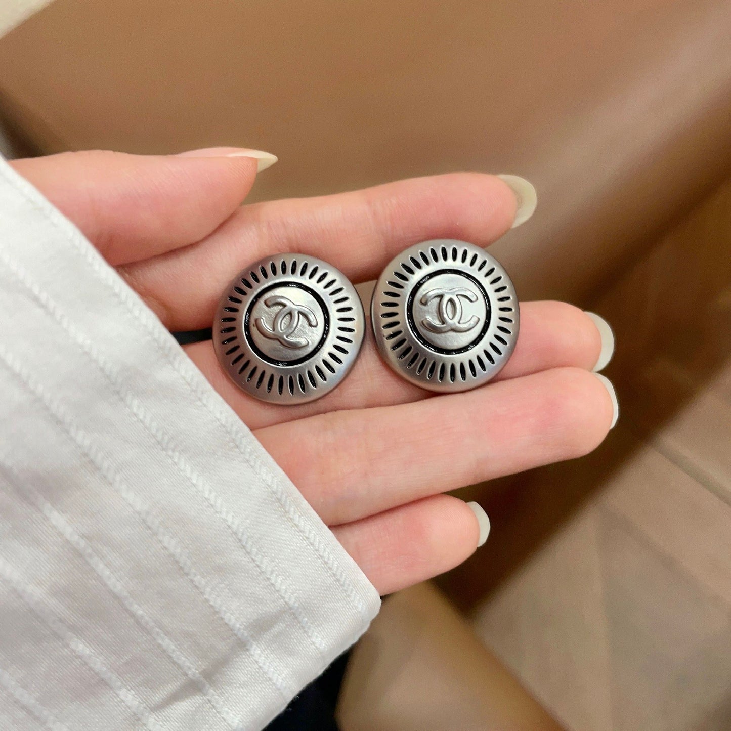 26FW New Classic Double-C Stud Earrings ✨