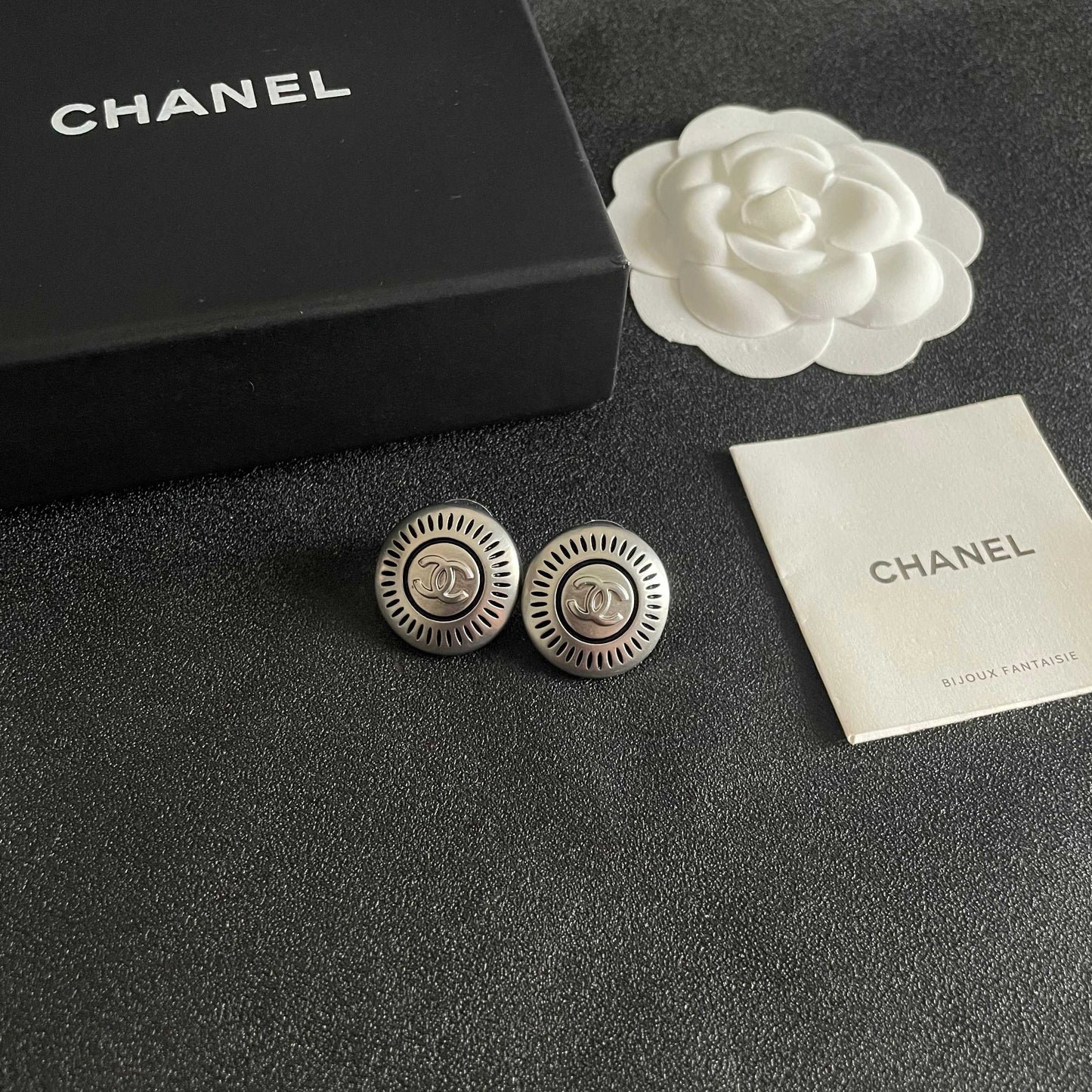 26FW New Classic Double-C Stud Earrings ✨