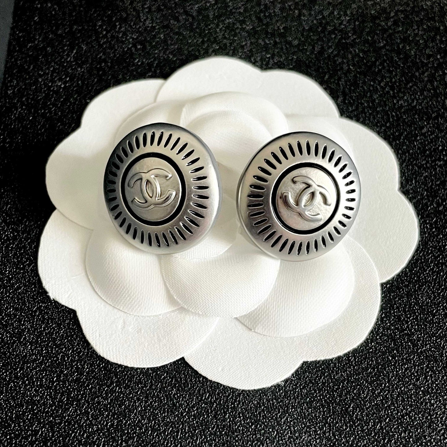 26FW New Classic Double-C Stud Earrings ✨