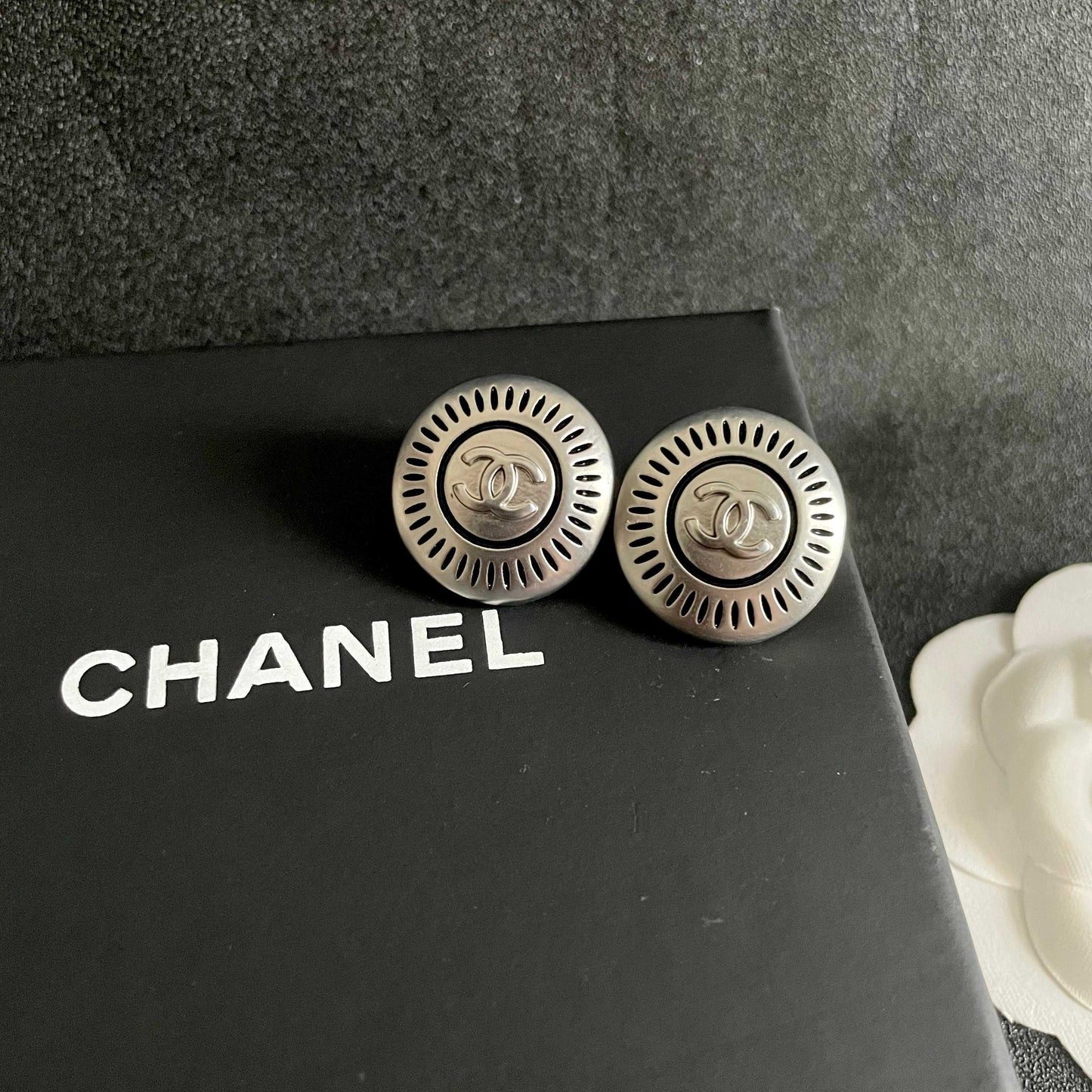 26FW New Classic Double-C Stud Earrings ✨