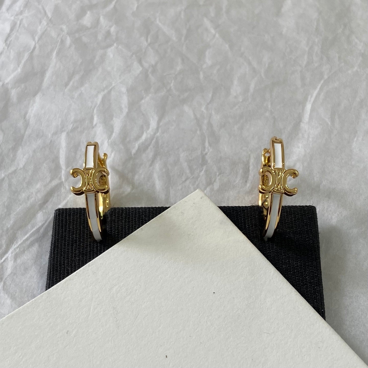 26FW New Triomphe White Ear Studs