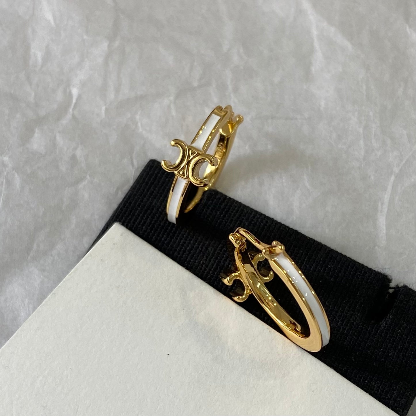 26FW New Triomphe White Ear Studs