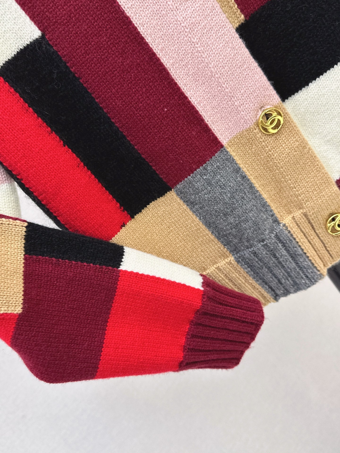 🔥Highest Quality🔥26FW New "Coco Girl" Color-Block Cashmere Cardigan with Metal Buckle 🖤