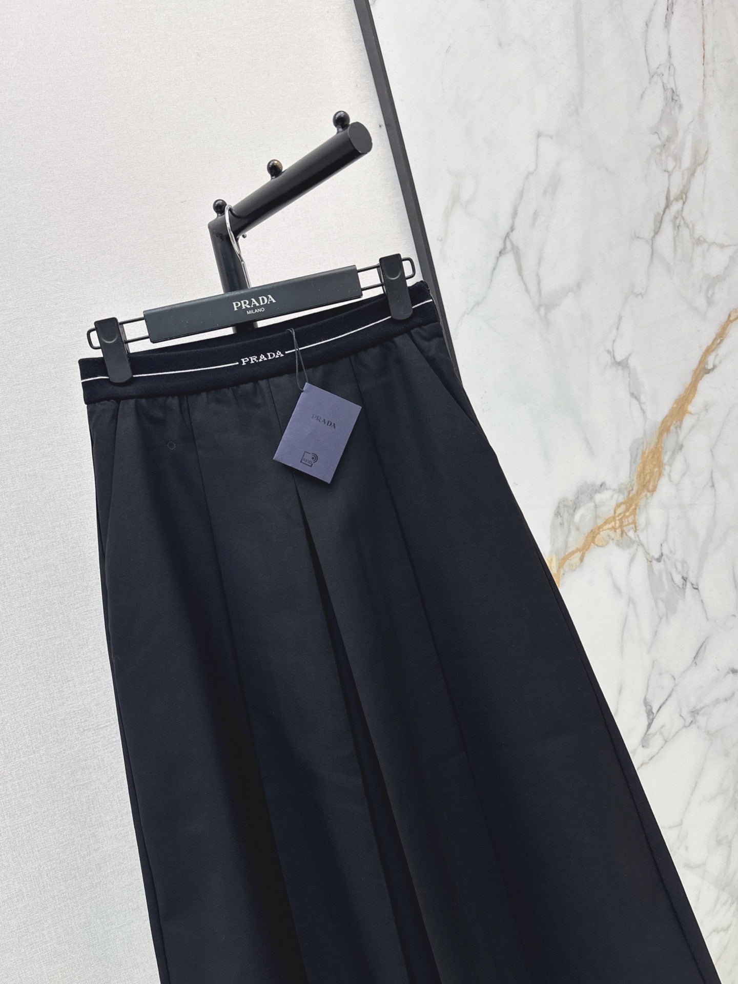 26FW New Long Skirt with Elastic Waist and Triangle Logo Detail 🖤