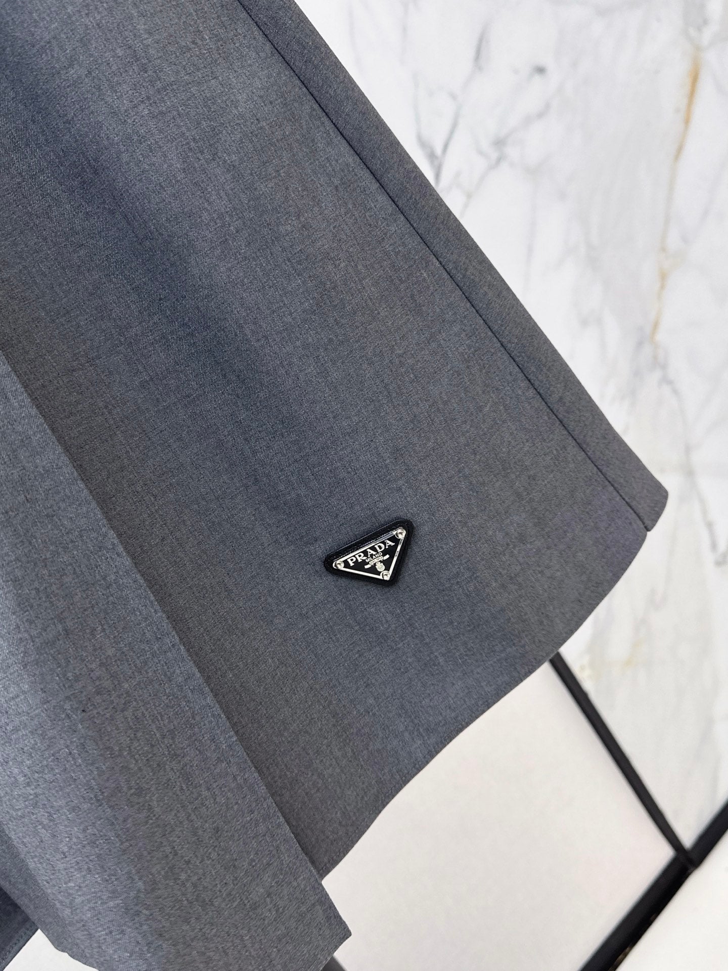 26FW New Long Skirt with Elastic Waist and Triangle Logo Detail 🖤