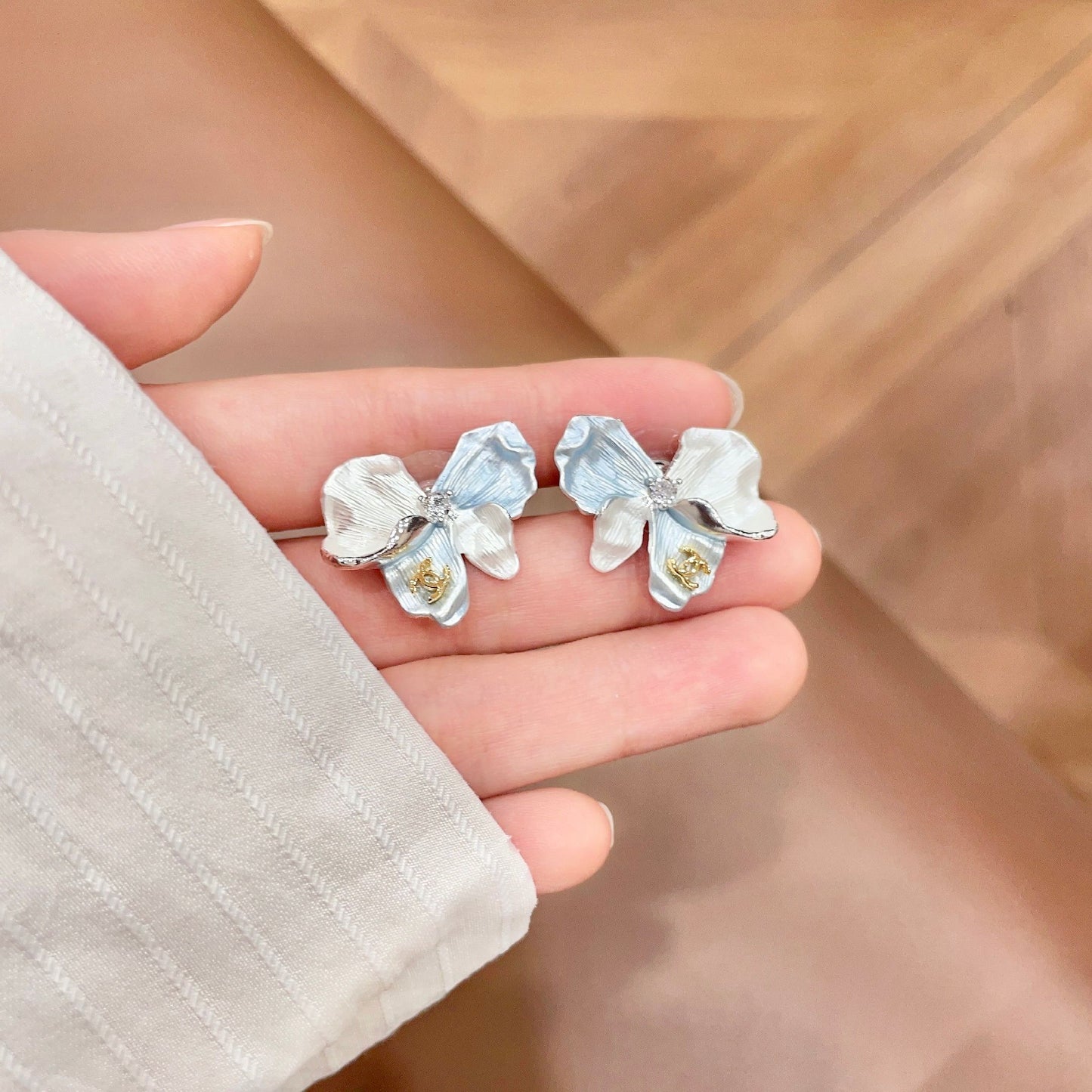 26FW New Double-C Petal Stud Earrings