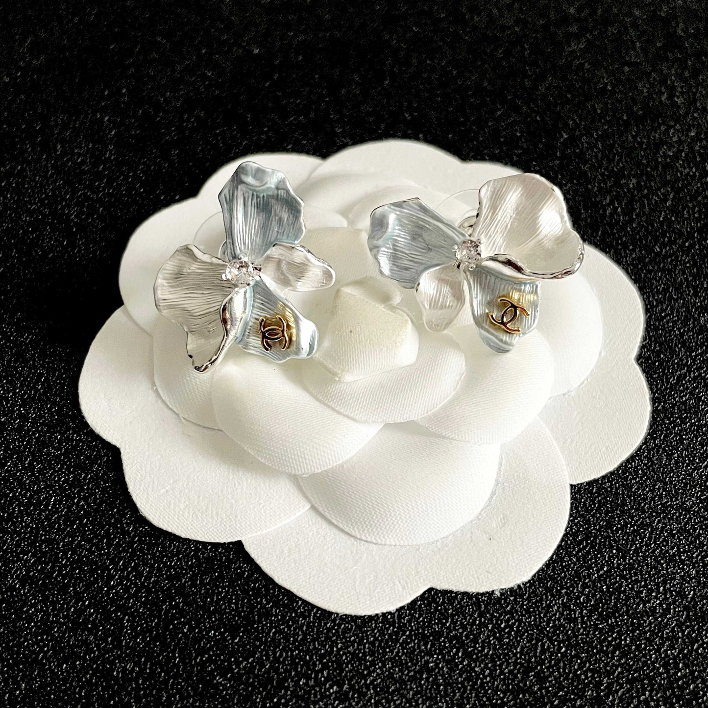 26FW New Double-C Petal Stud Earrings