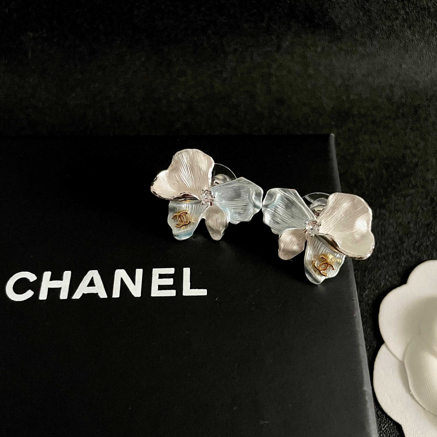 26FW New Double-C Petal Stud Earrings