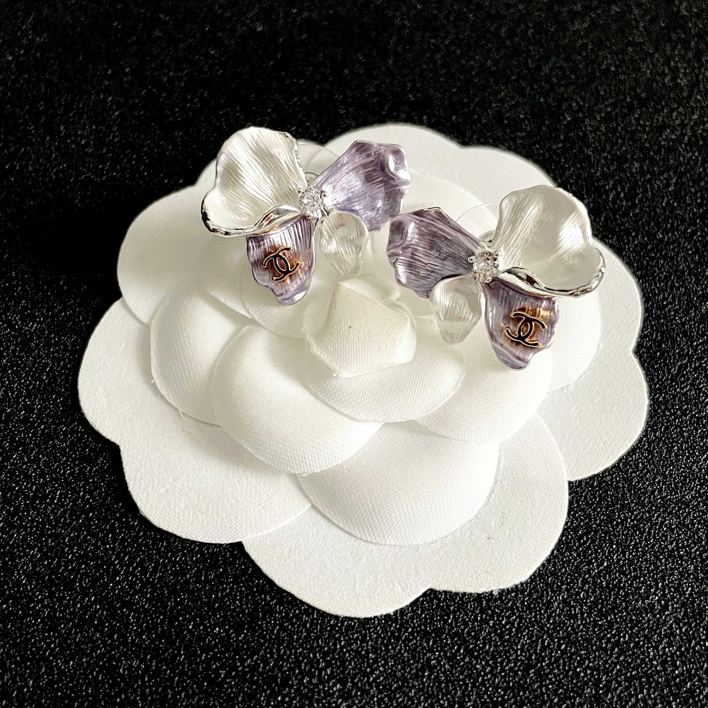26FW New Double-C Petal Stud Earrings