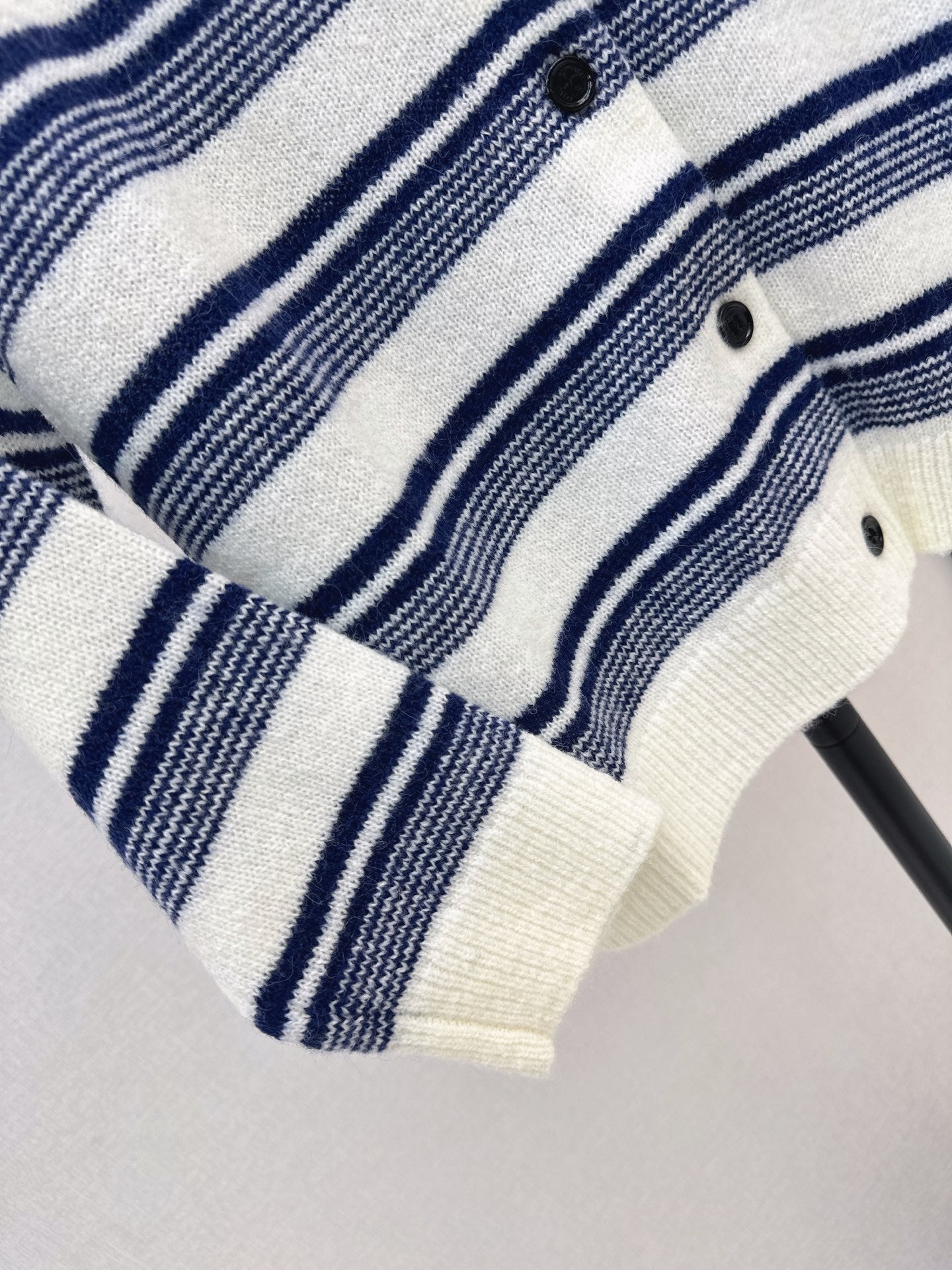 26FW New Striped Crew-Neck Cardigan 🤍