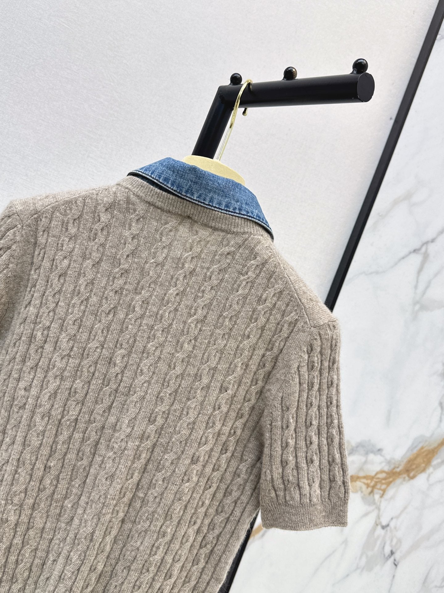 26FW New Short-Sleeve Cable-Knit Top with Faux-Layered Design 🤎