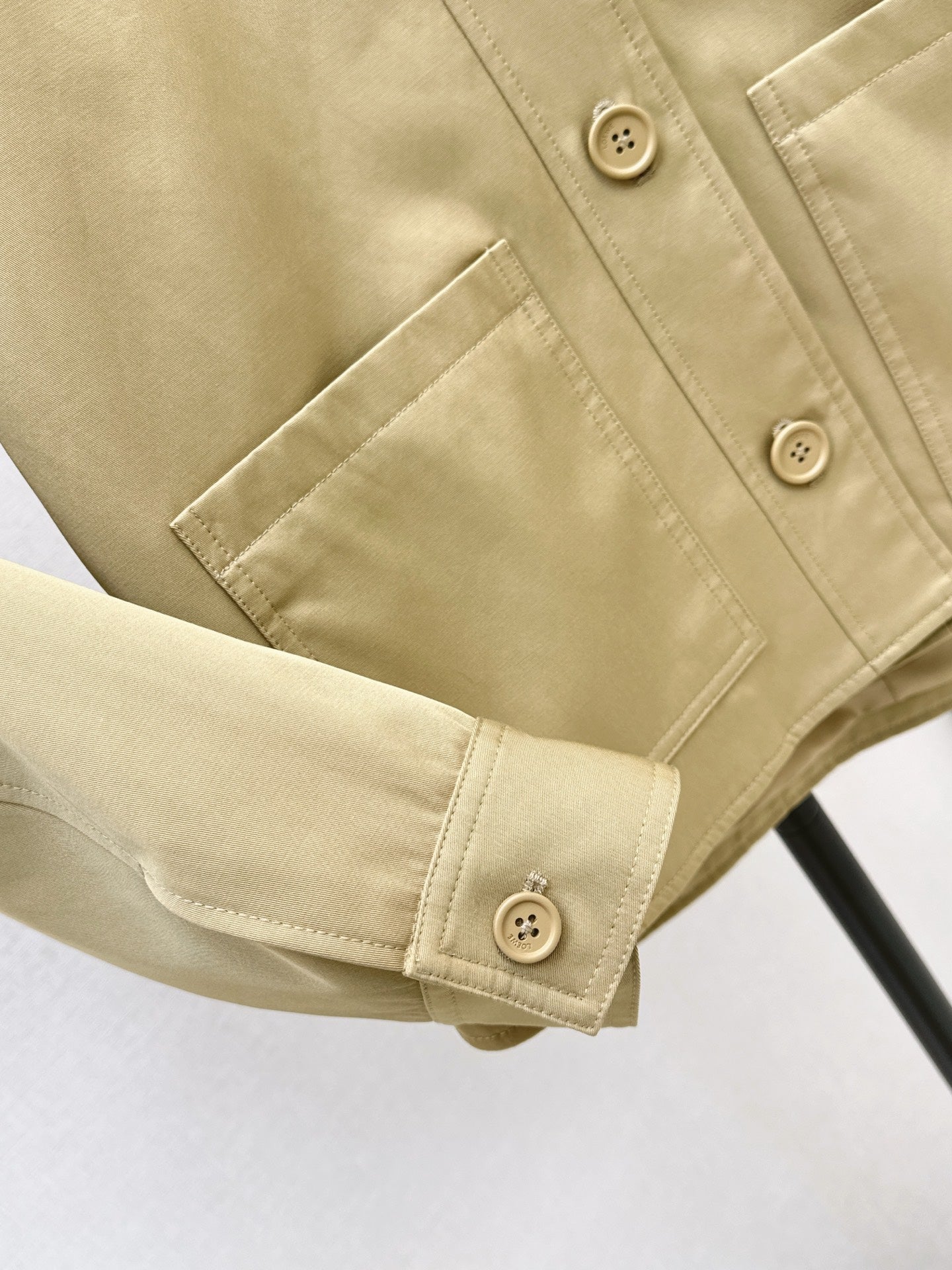 26FW New Khaki Jacket with Contrasting Pocket Detail 🤎