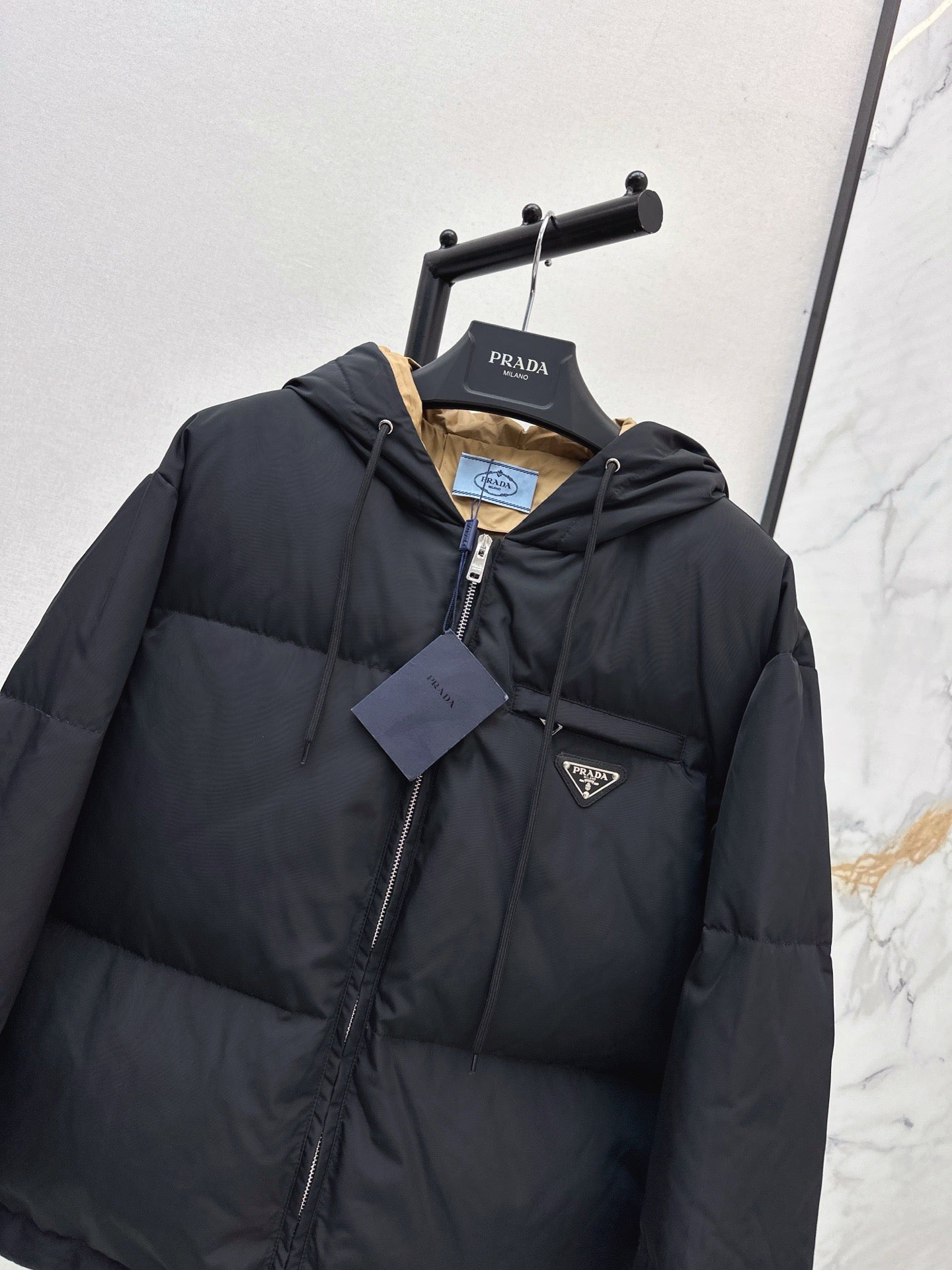 26FW New Hooded Down Jacket with Triangle Logo Detail 🤎