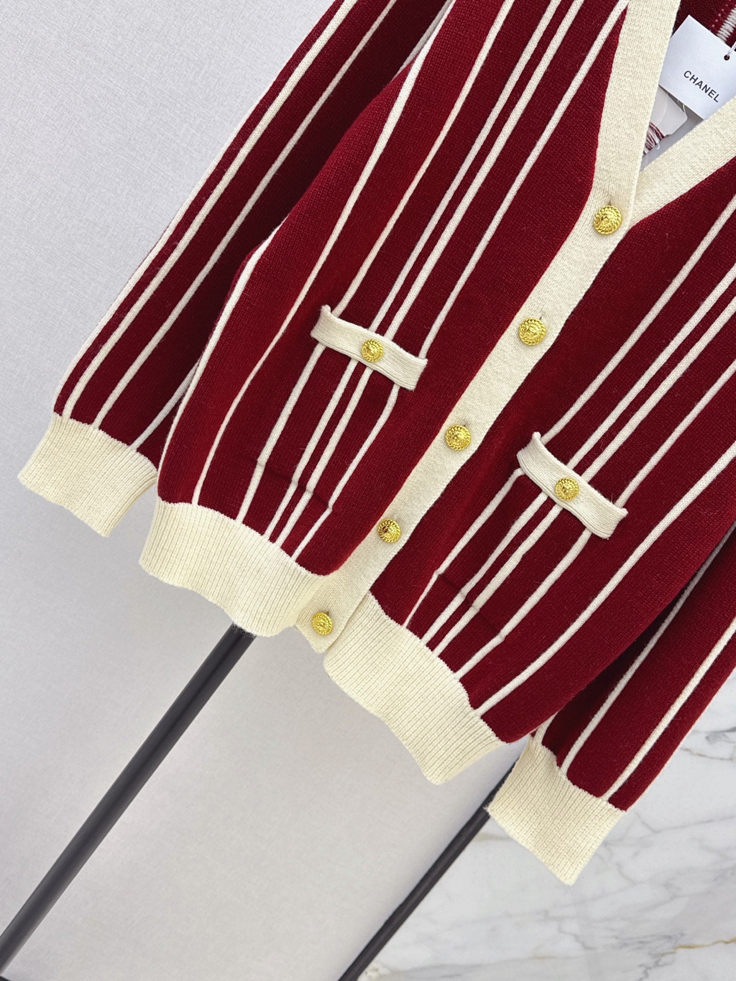 26FW New Vertical-Stripe V-Neck Long-Sleeve Knit Cardigan 🖤