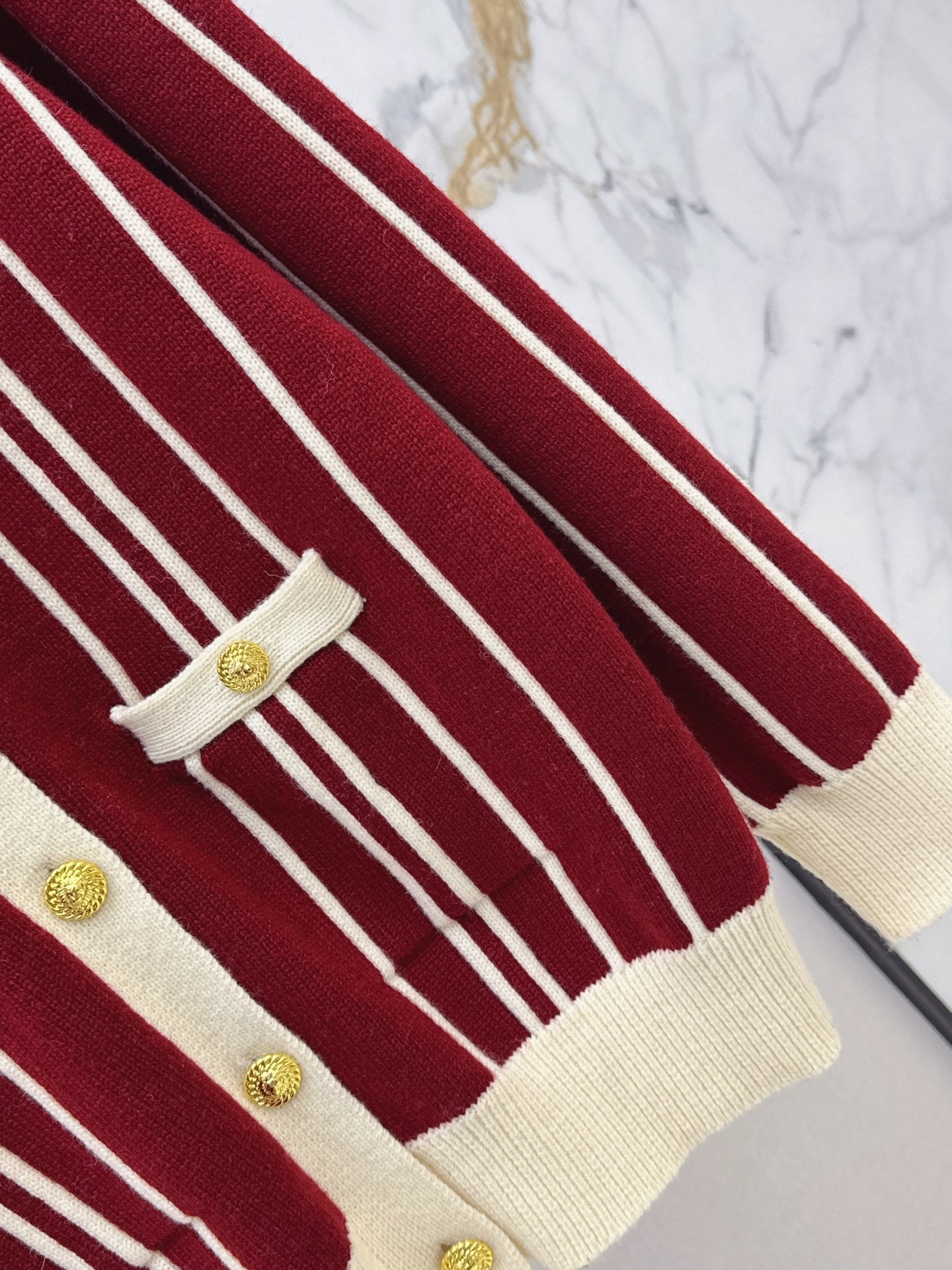 26FW New Vertical-Stripe V-Neck Long-Sleeve Knit Cardigan 🖤