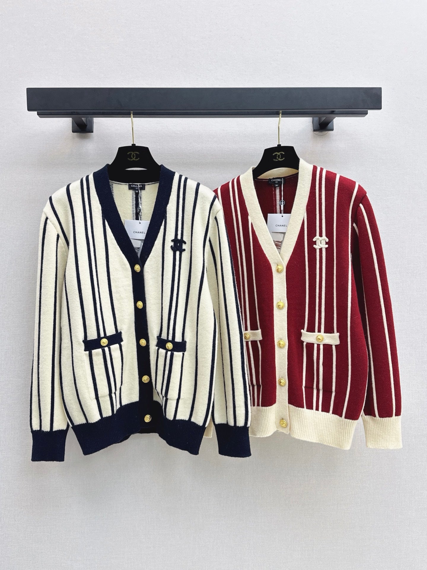 26FW New Vertical-Stripe V-Neck Long-Sleeve Knit Cardigan 🖤