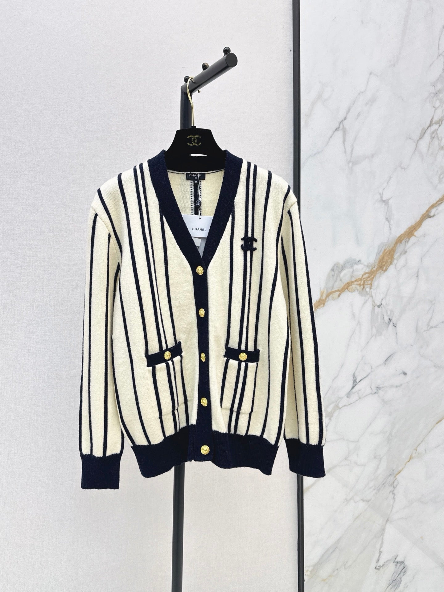 26FW New Vertical-Stripe V-Neck Long-Sleeve Knit Cardigan 🖤