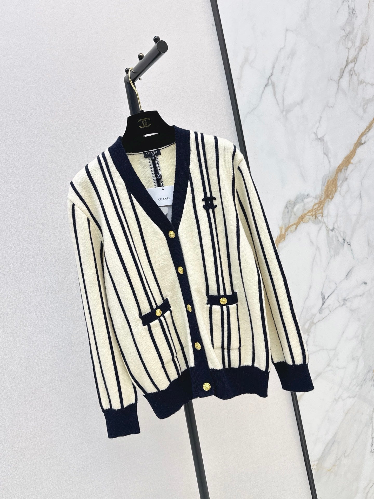 26FW New Vertical-Stripe V-Neck Long-Sleeve Knit Cardigan 🖤