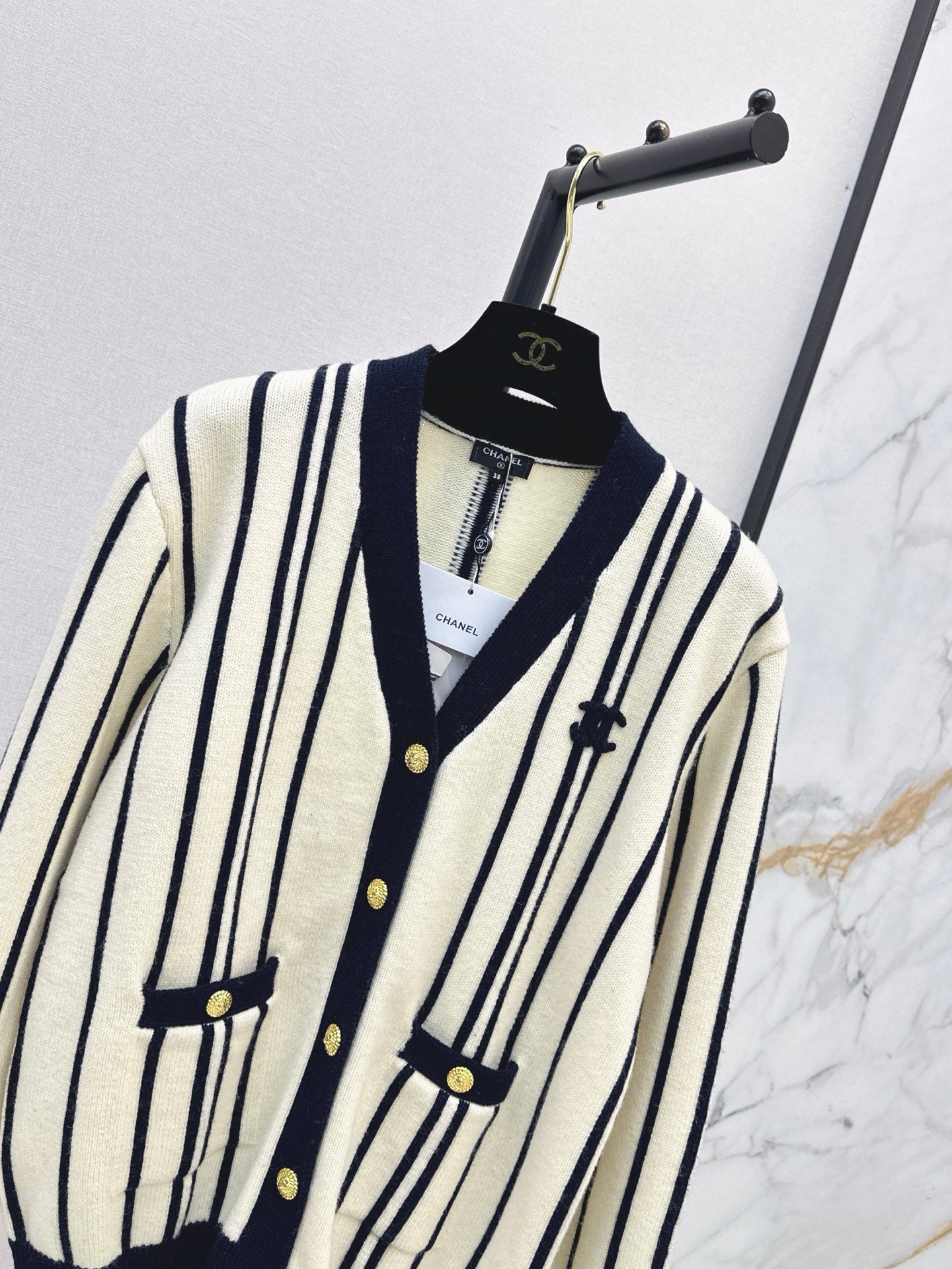 26FW New Vertical-Stripe V-Neck Long-Sleeve Knit Cardigan 🖤