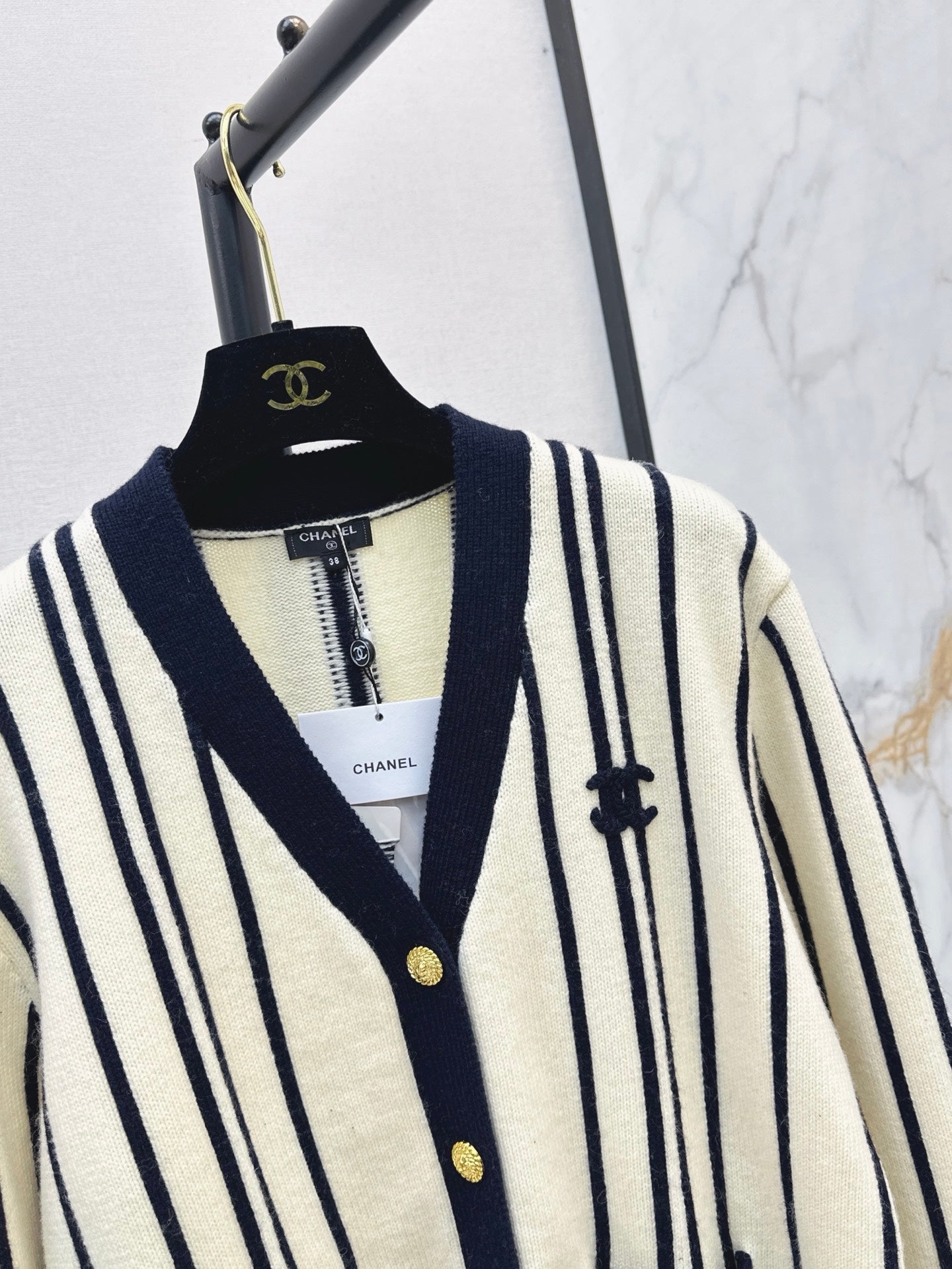 26FW New Vertical-Stripe V-Neck Long-Sleeve Knit Cardigan 🖤