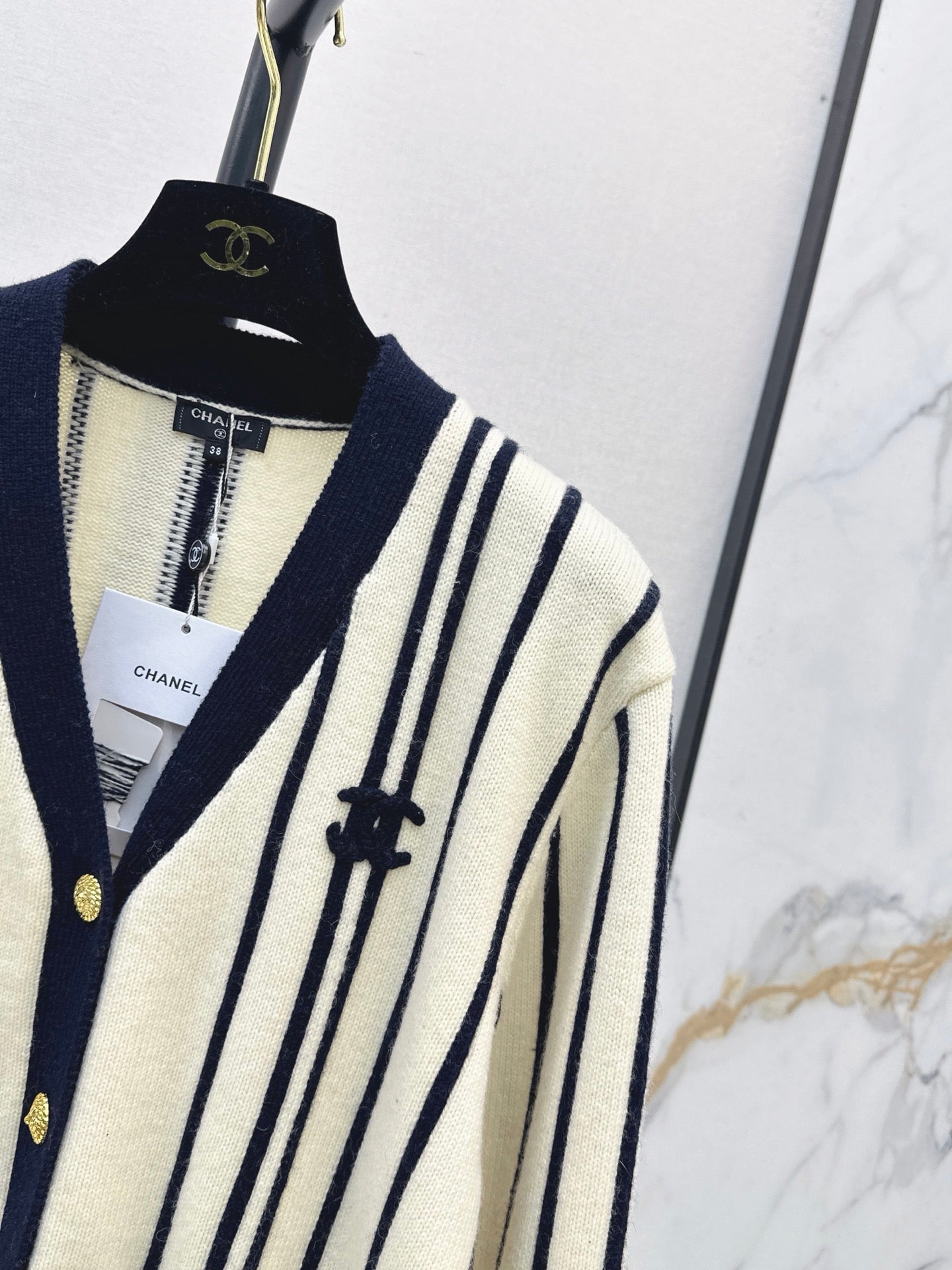26FW New Vertical-Stripe V-Neck Long-Sleeve Knit Cardigan 🖤