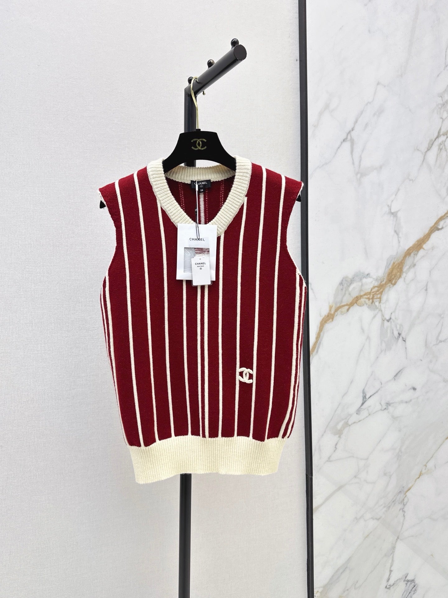 26FW New Vertical-Stripe V-Neck Knit Vest 🖤