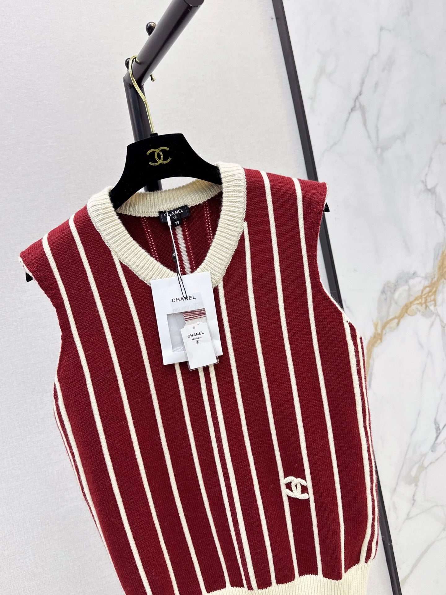 26FW New Vertical-Stripe V-Neck Knit Vest 🖤