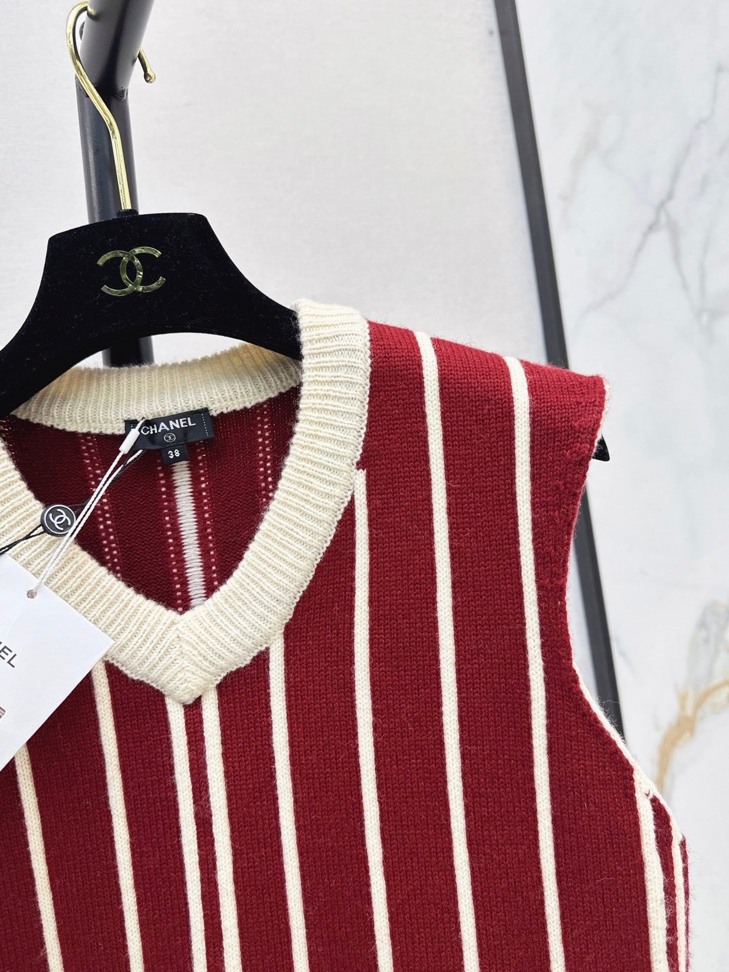 26FW New Vertical-Stripe V-Neck Knit Vest 🖤