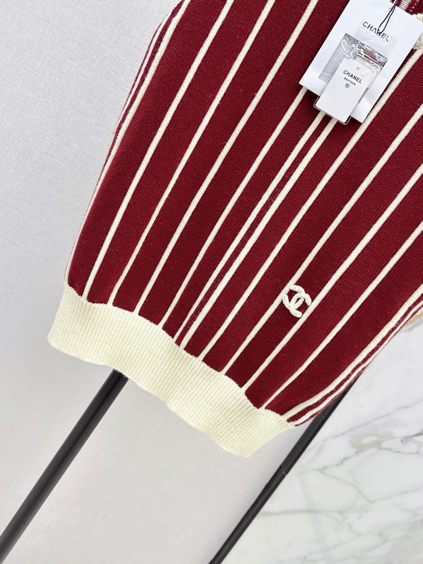 26FW New Vertical-Stripe V-Neck Knit Vest 🖤